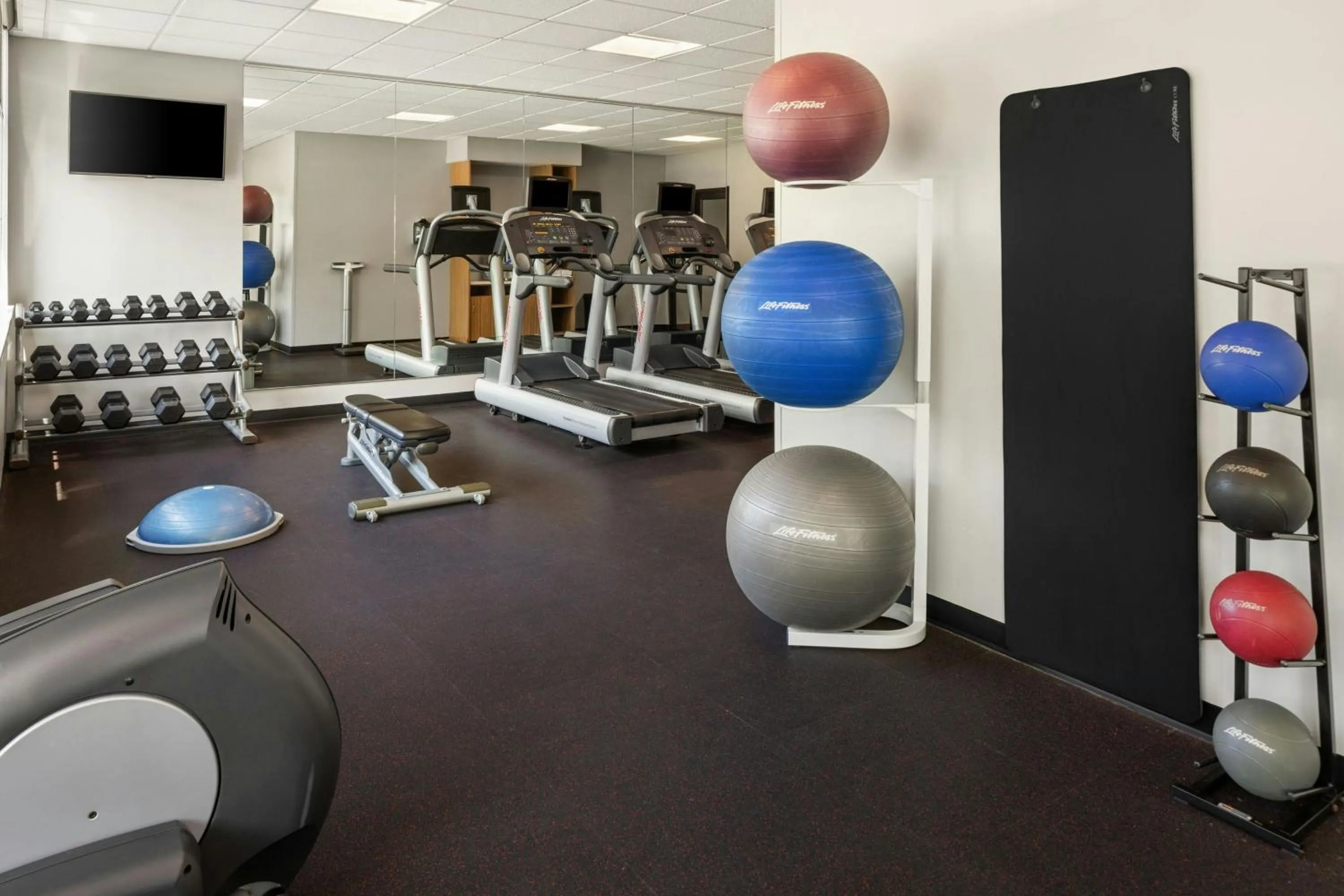 Fitness centre/facilities in TownePlace Suites by Marriott Minneapolis near Mall of America