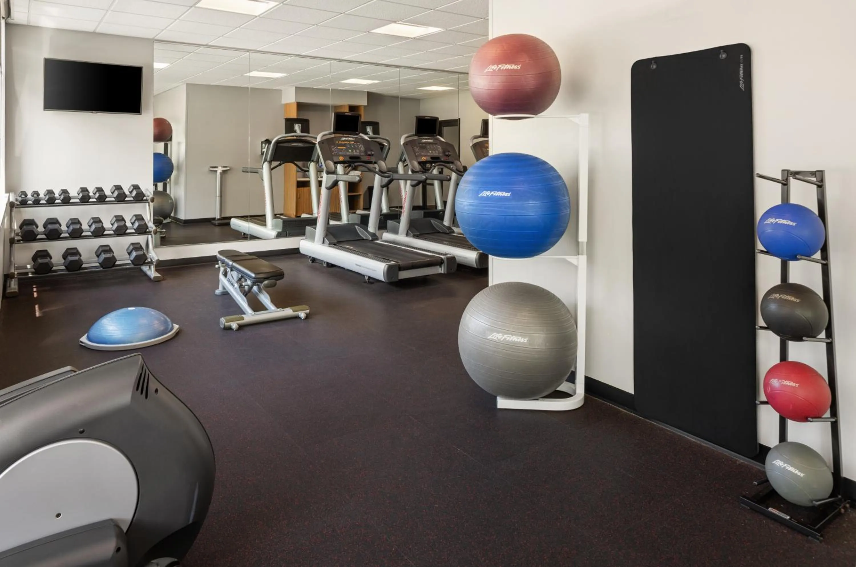 Fitness centre/facilities in TownePlace Suites by Marriott Minneapolis near Mall of America