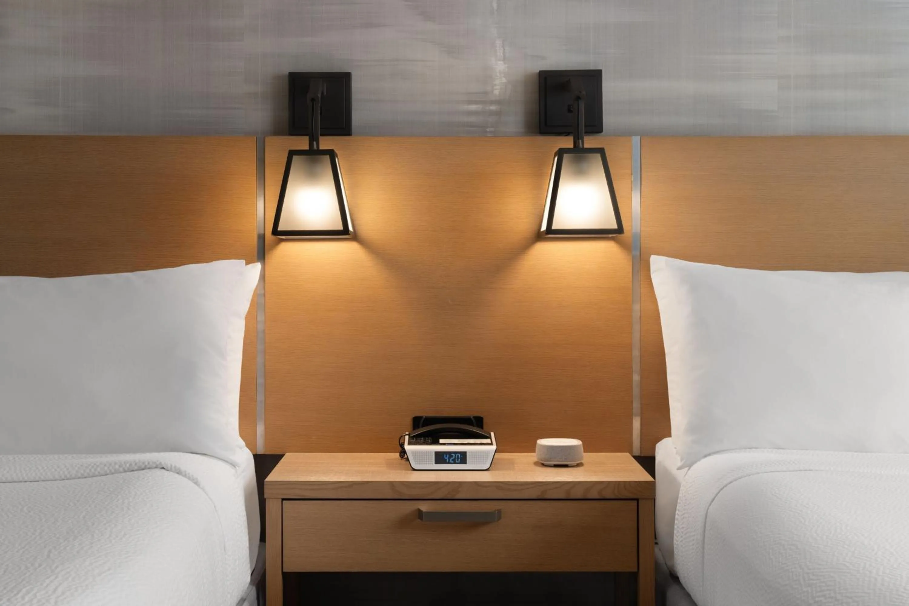 Photo of the whole room, Bed in Courtyard by Marriott San Diego Gaslamp/Convention Center