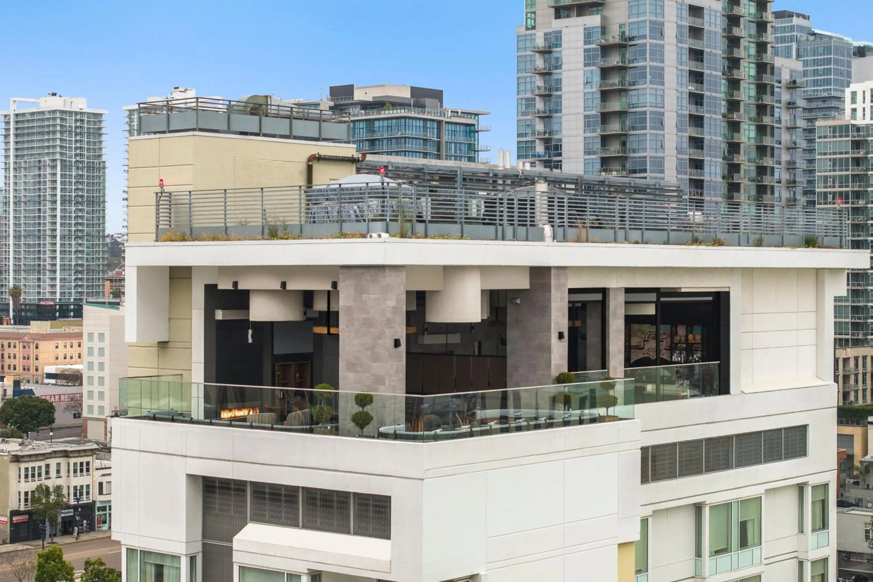 Restaurant/places to eat in Courtyard by Marriott San Diego Gaslamp/Convention Center