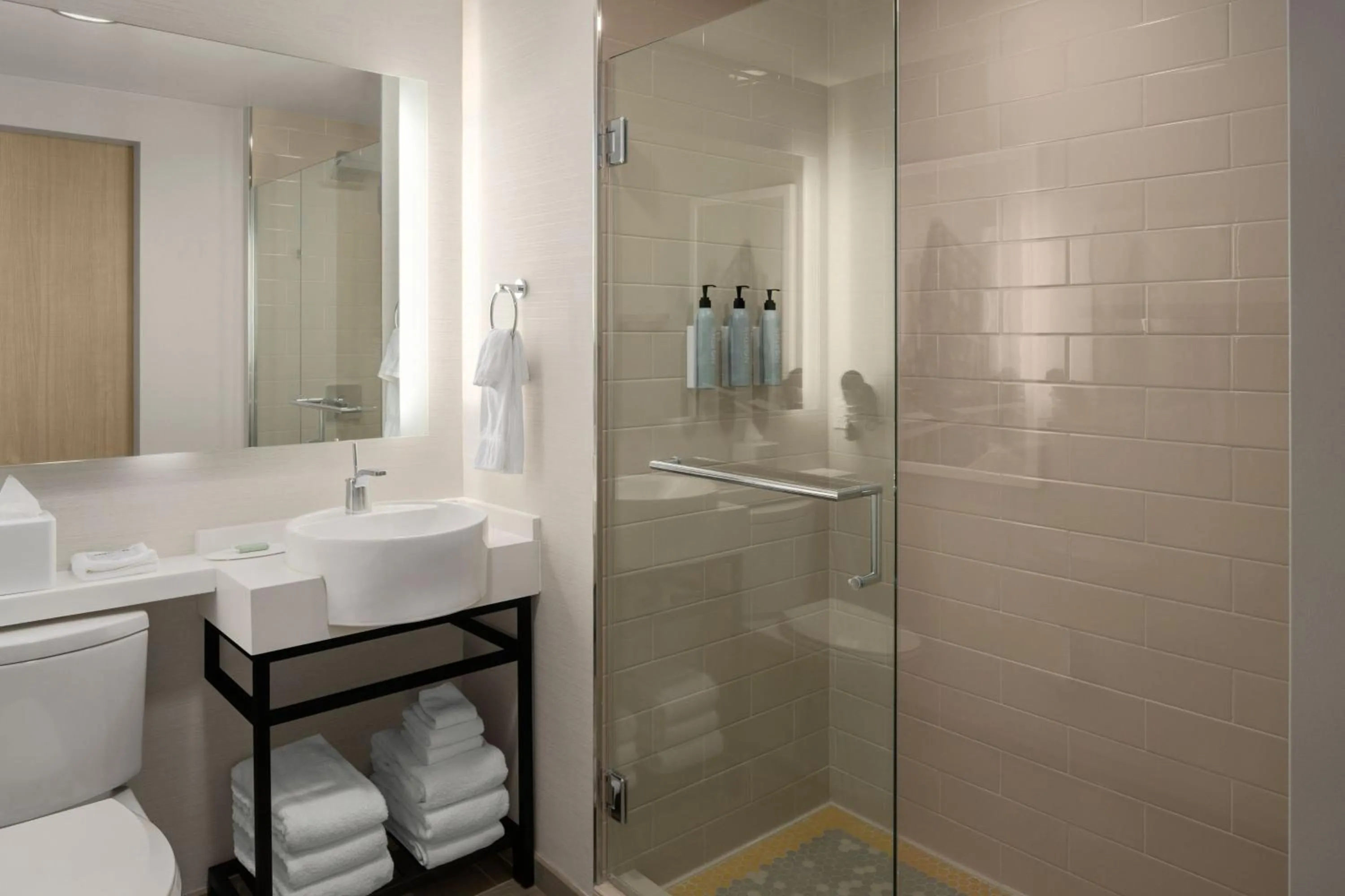 Bathroom in Courtyard by Marriott San Diego Gaslamp/Convention Center