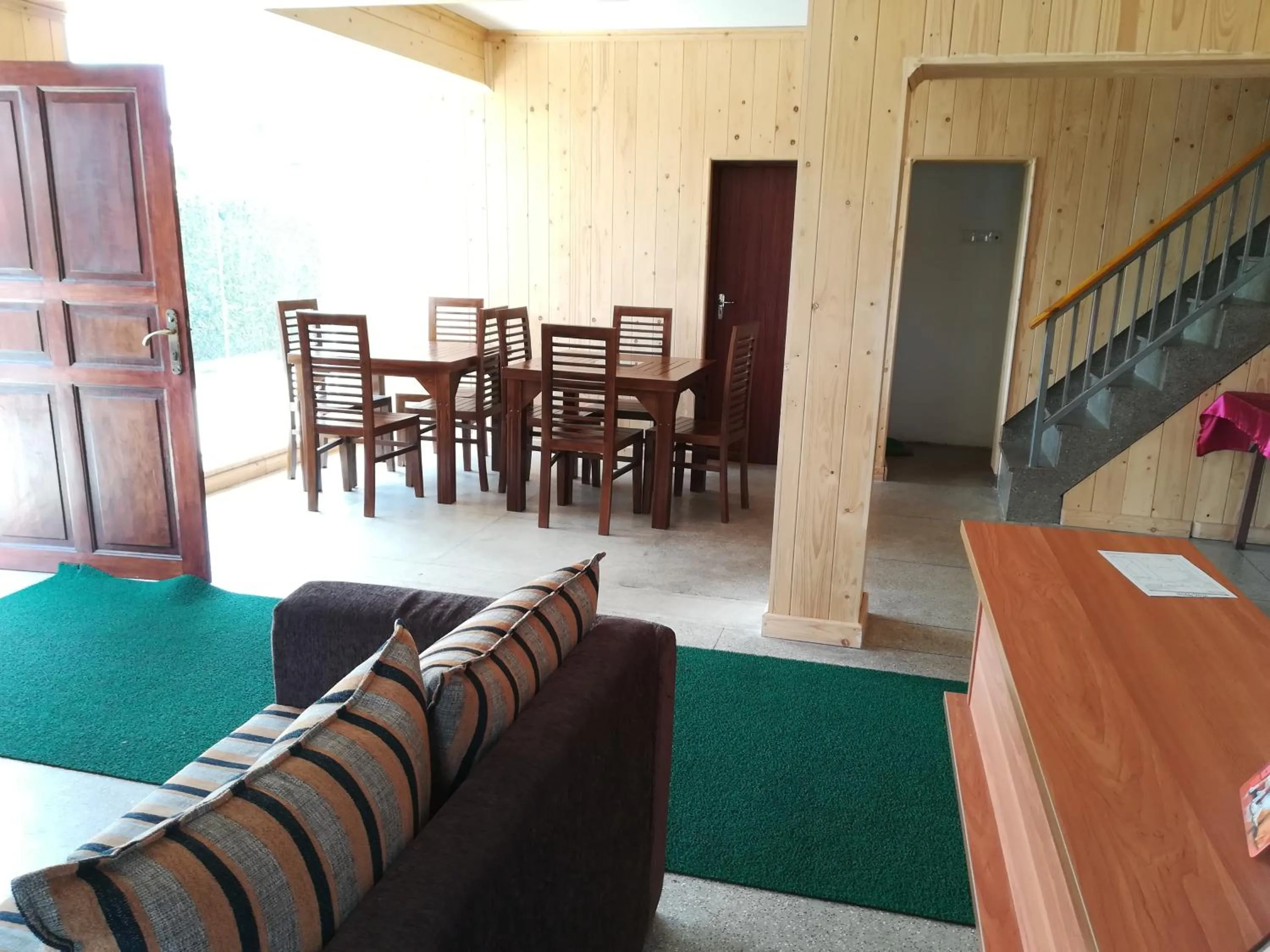 Restaurant/places to eat in Blue Moon Hotel