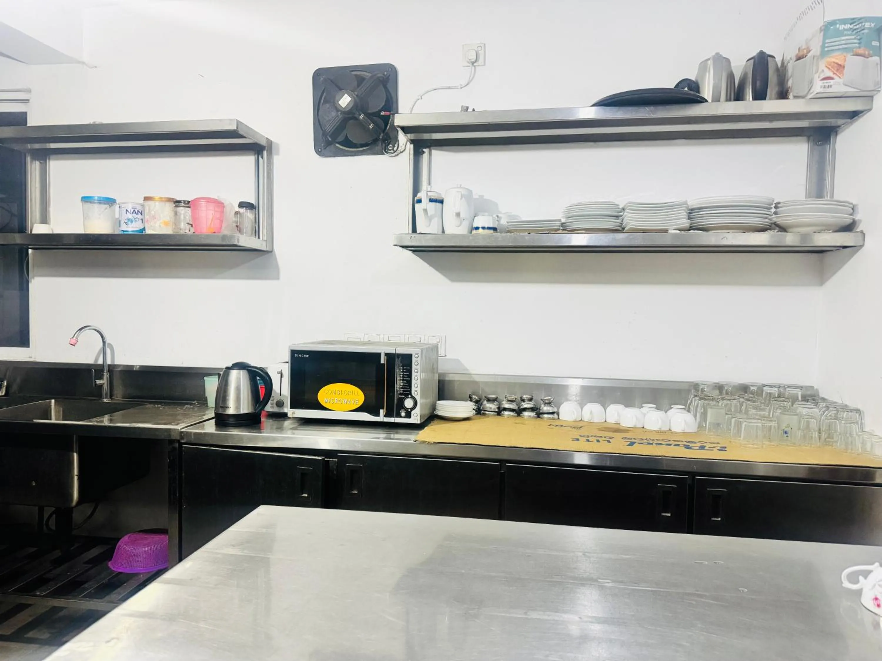 Kitchen or kitchenette in Blue Moon Hotel