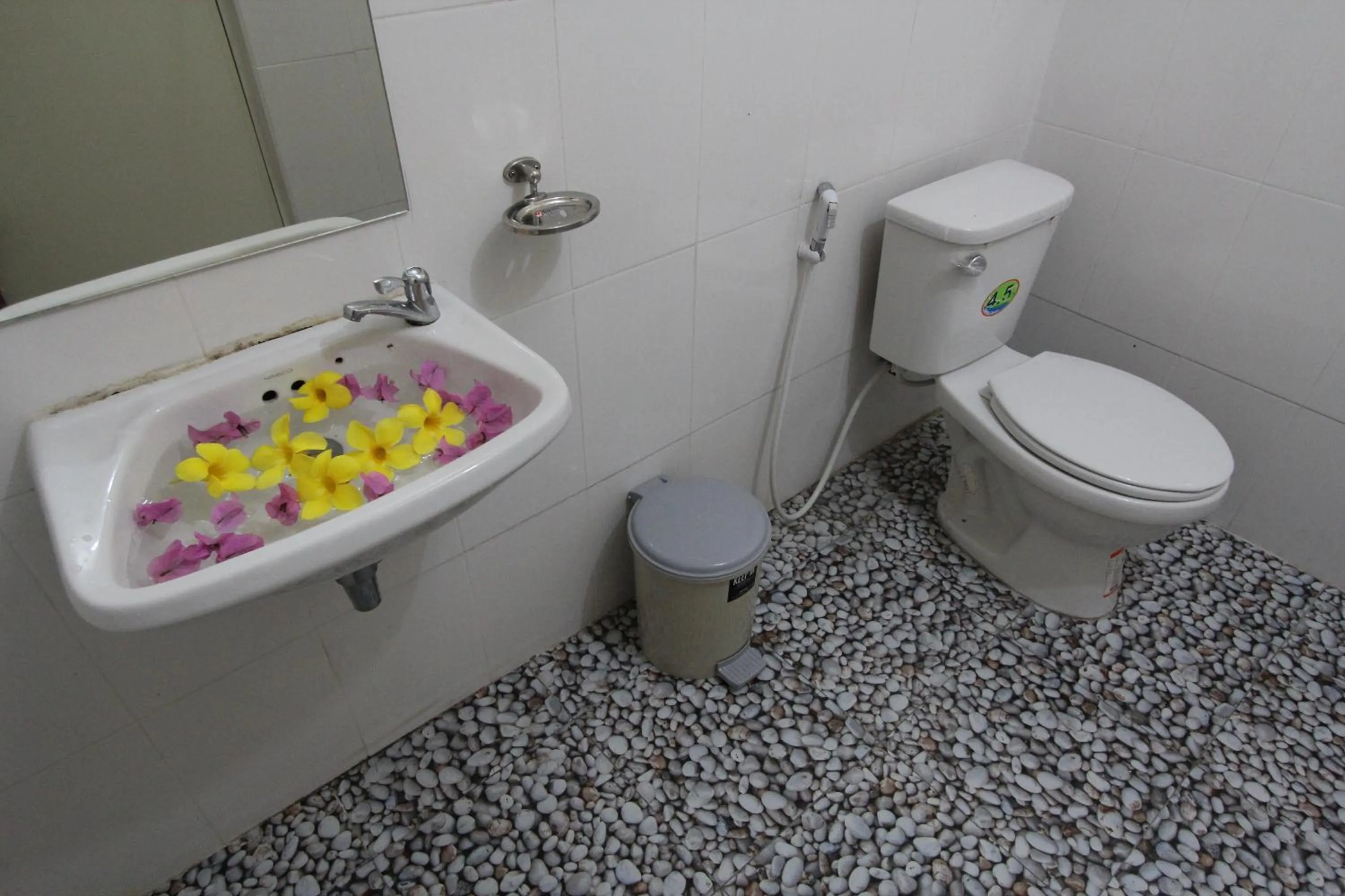 Bathroom in Koh Phayam Greentawan Resort