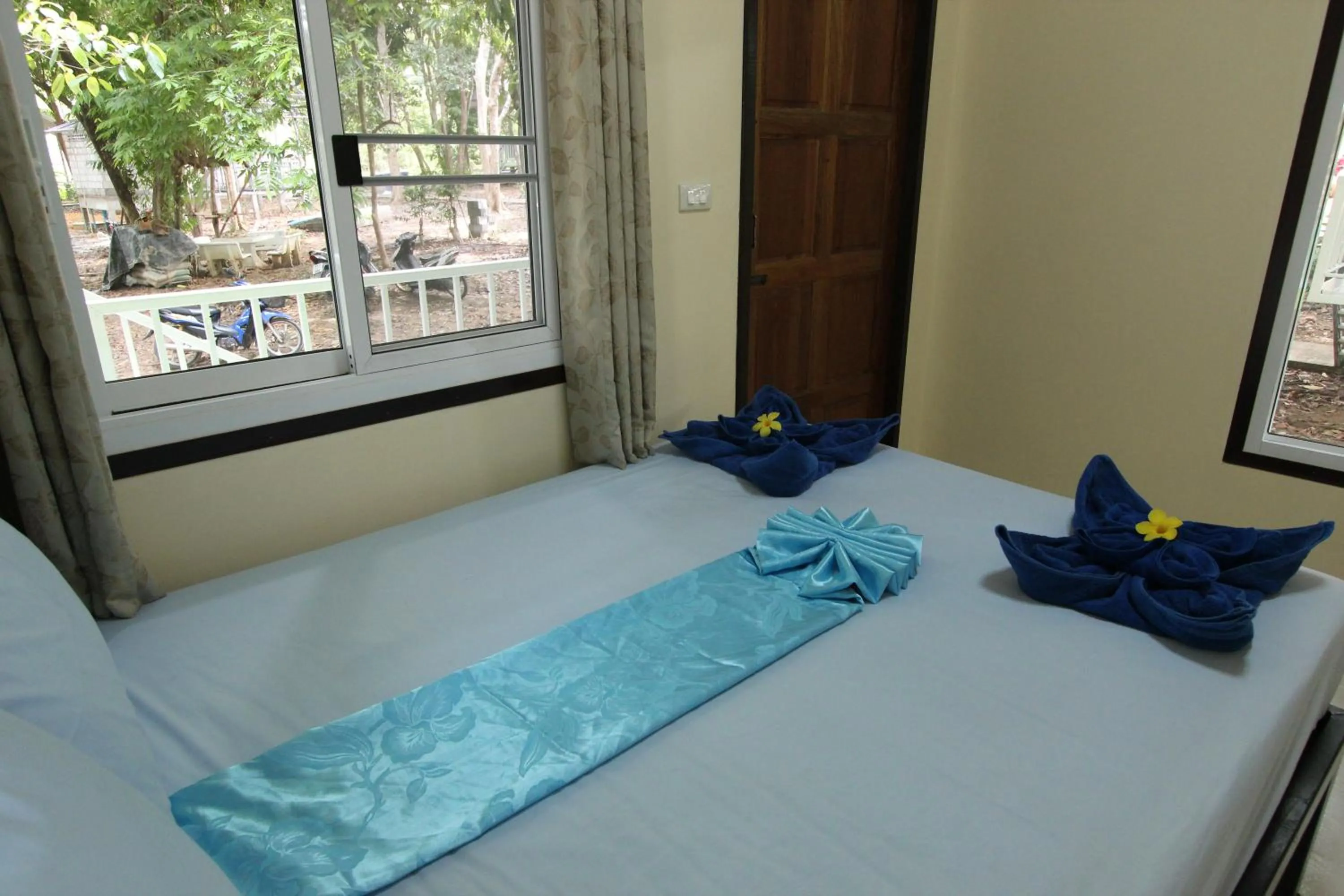 Bed in Koh Phayam Greentawan Resort