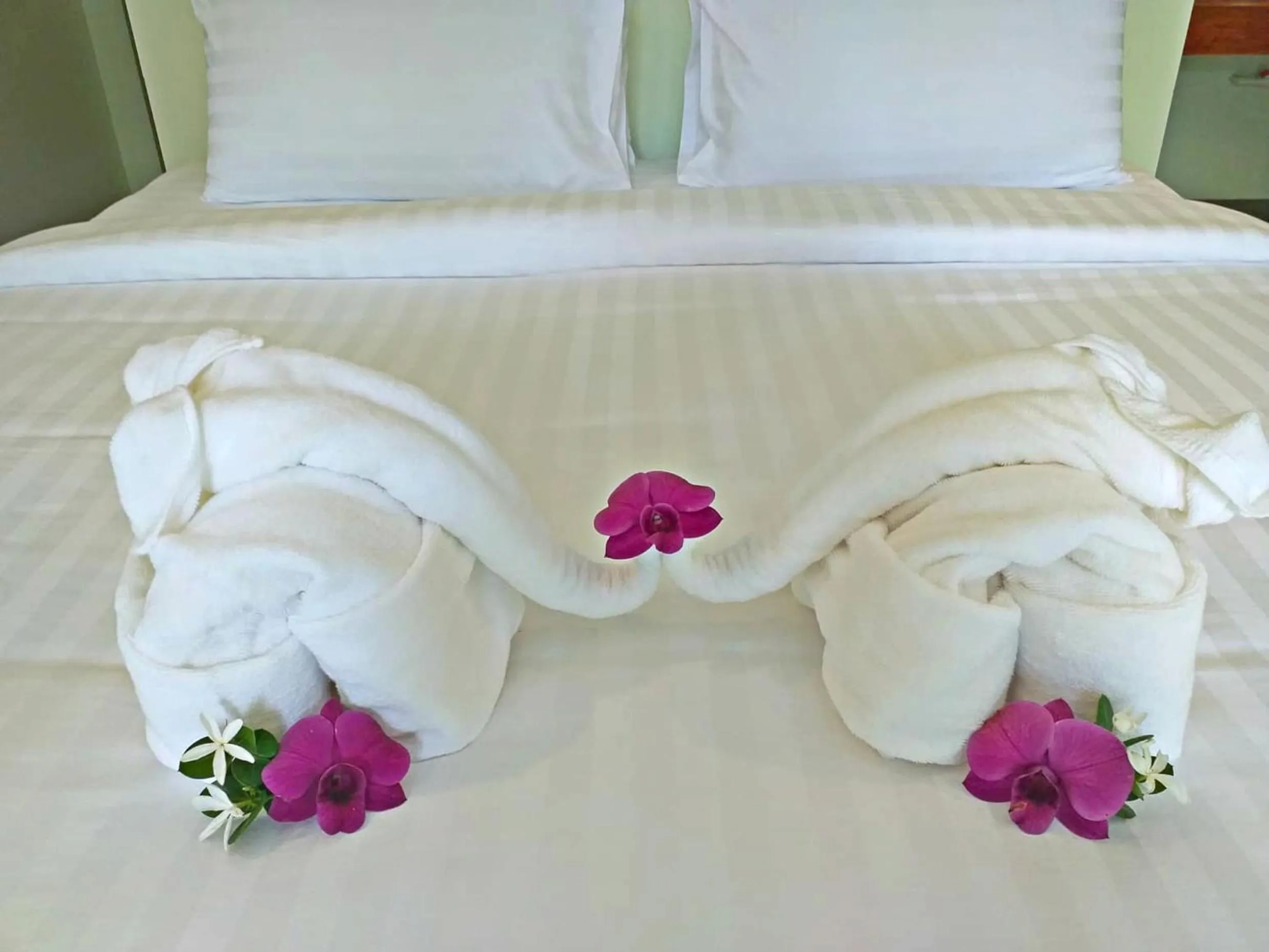 Bedroom, Bed in The Ford SunSet Beach Resort