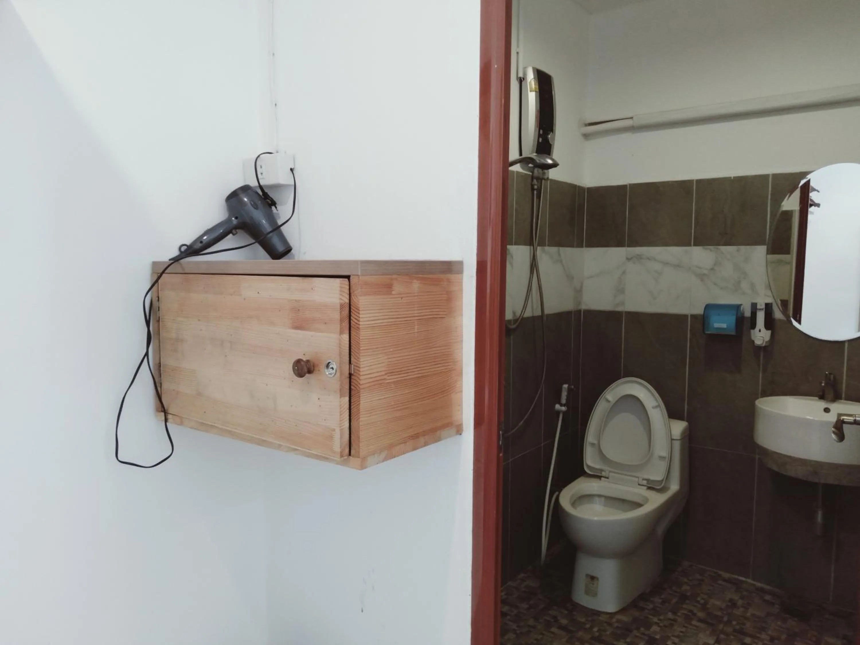 Bathroom in Pink Easy Homes Koh Phangan