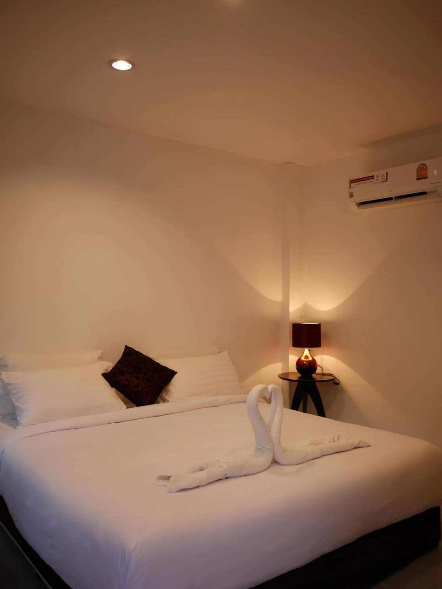 Bed in Pink Easy Homes Koh Phangan