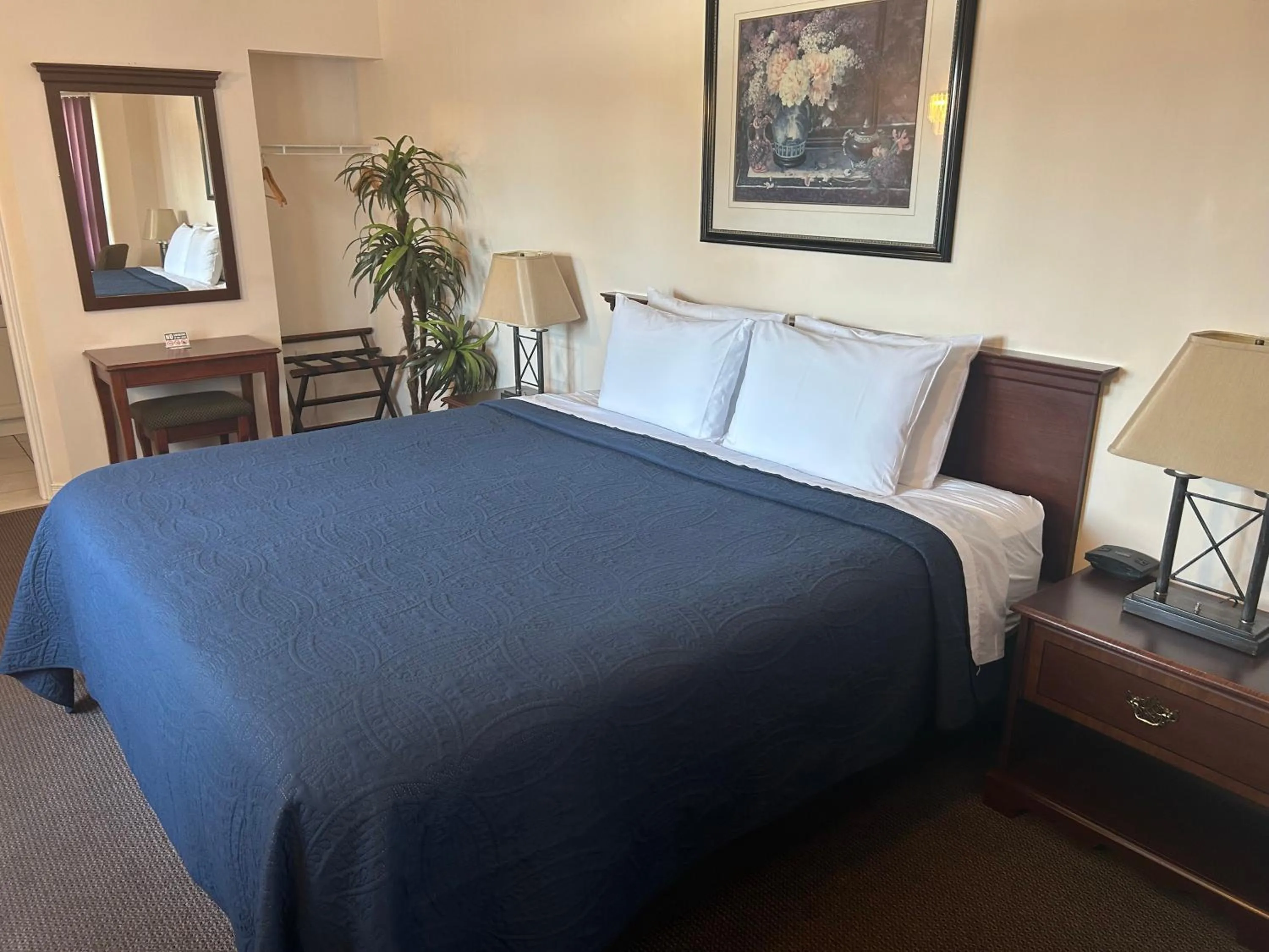 Bed in Lakeview Resort Motel