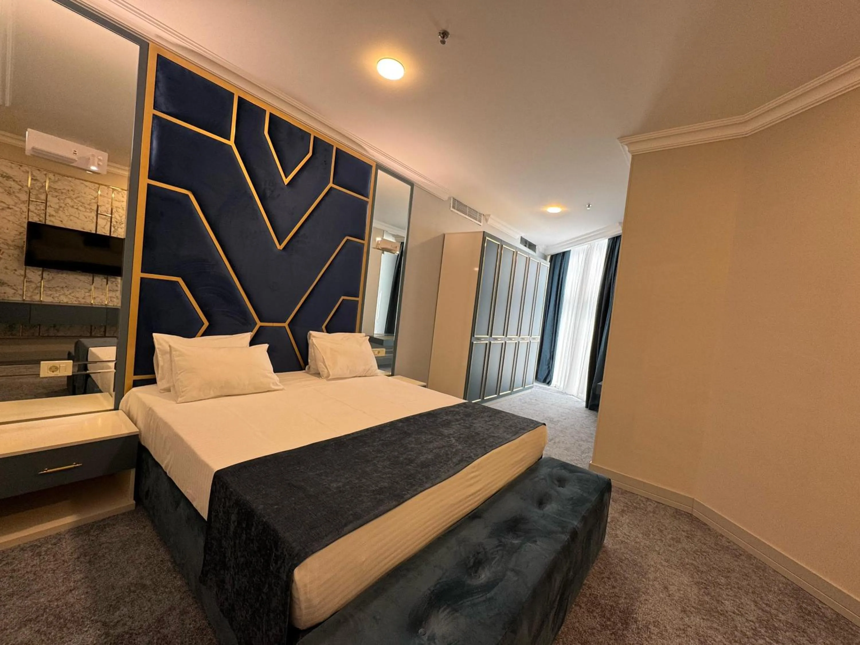 Bedroom, Bed in Titanik Baku