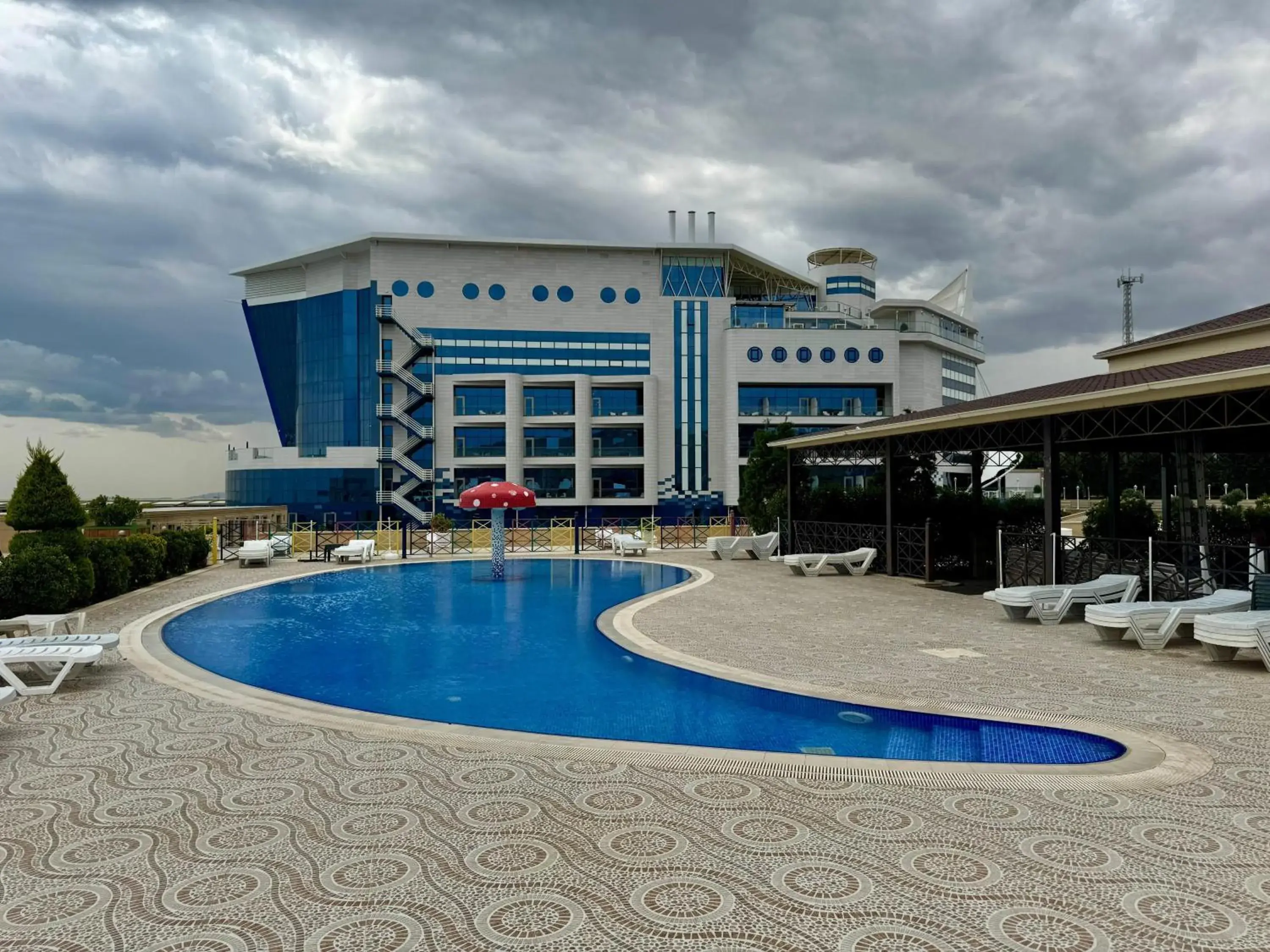 Titanik Baku Titanik Baku