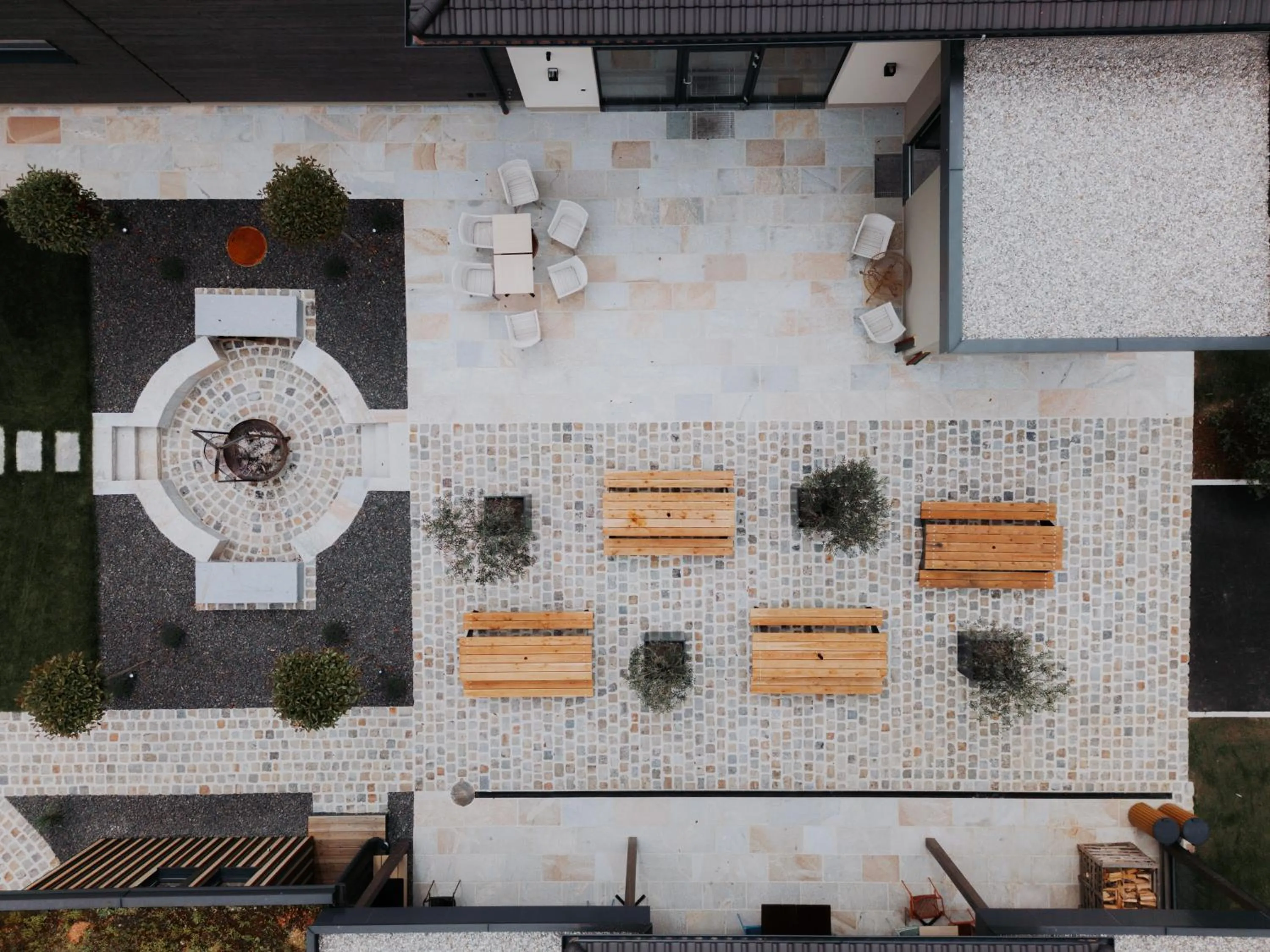 Lounge or bar in IKUNA Naturresort