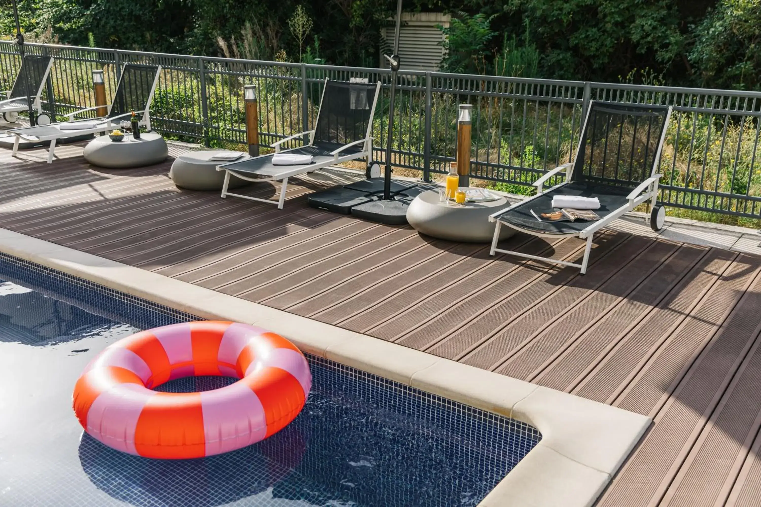 Swimming pool in The Social Hub Paris La Défense Swimming pool in The Social Hub Paris La Défense