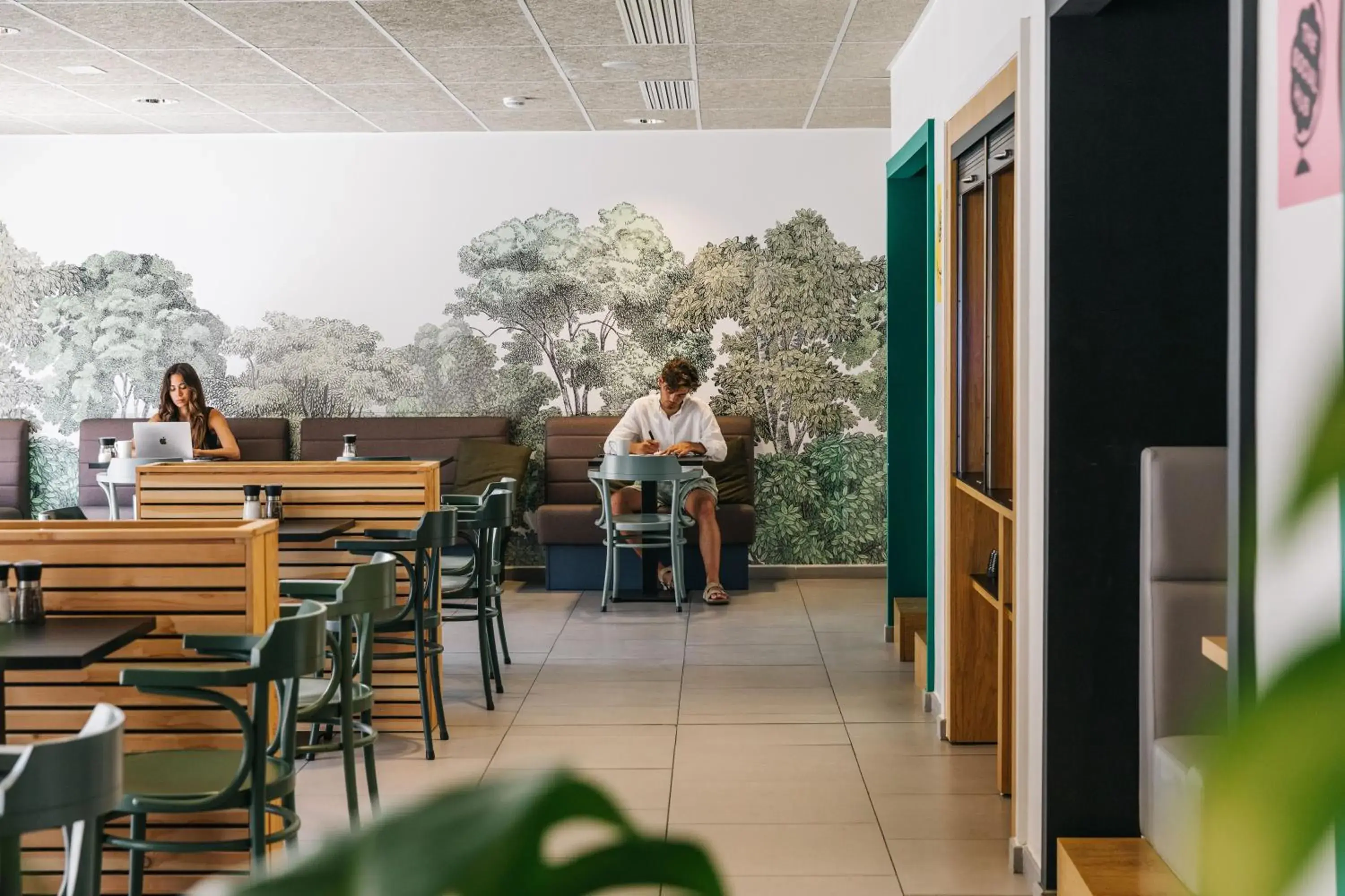 Restaurant/places to eat in The Social Hub Paris La Défense Restaurant/places to eat in The Social Hub Paris La Défense