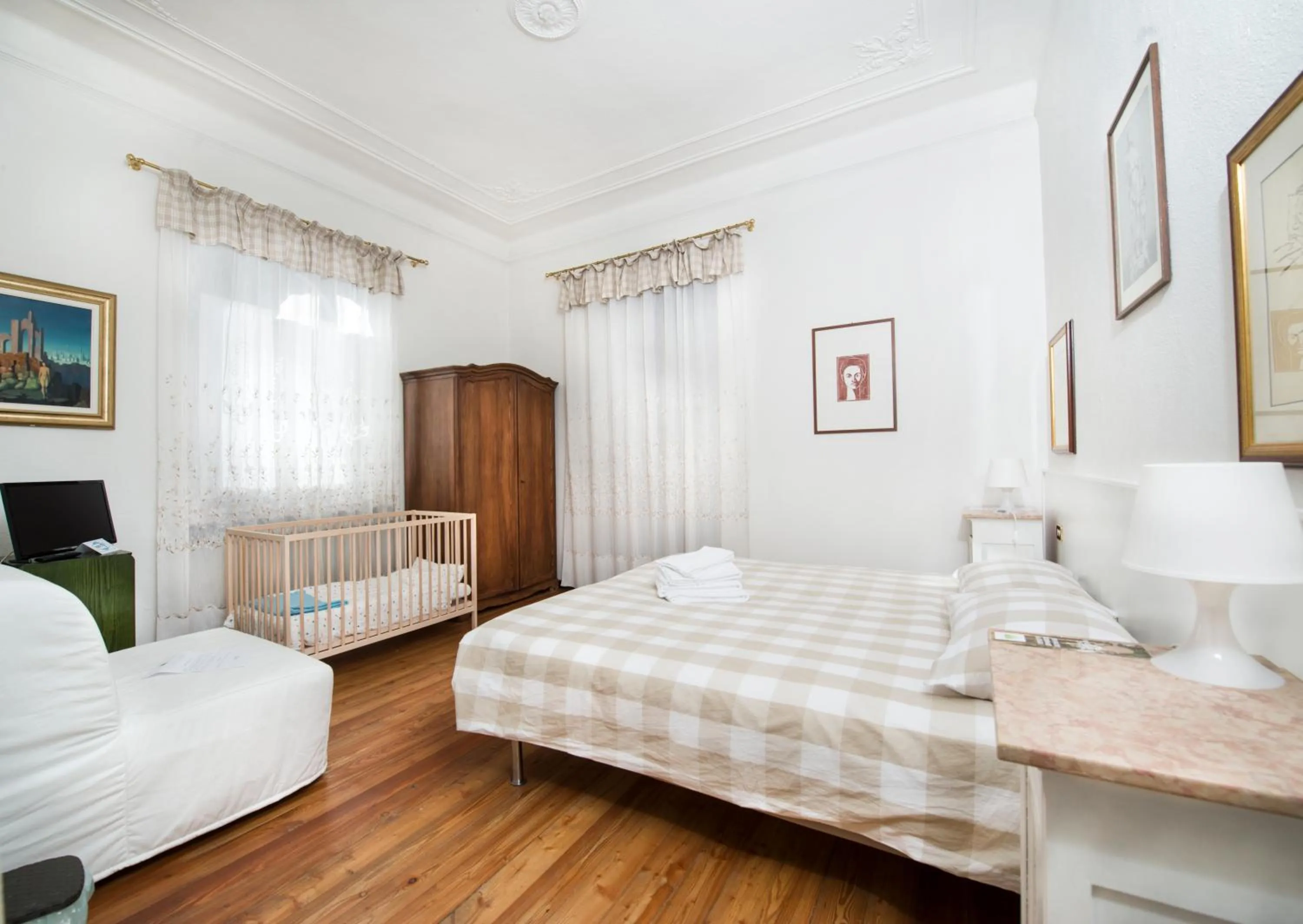 Bedroom in Villa Pinetina B&B