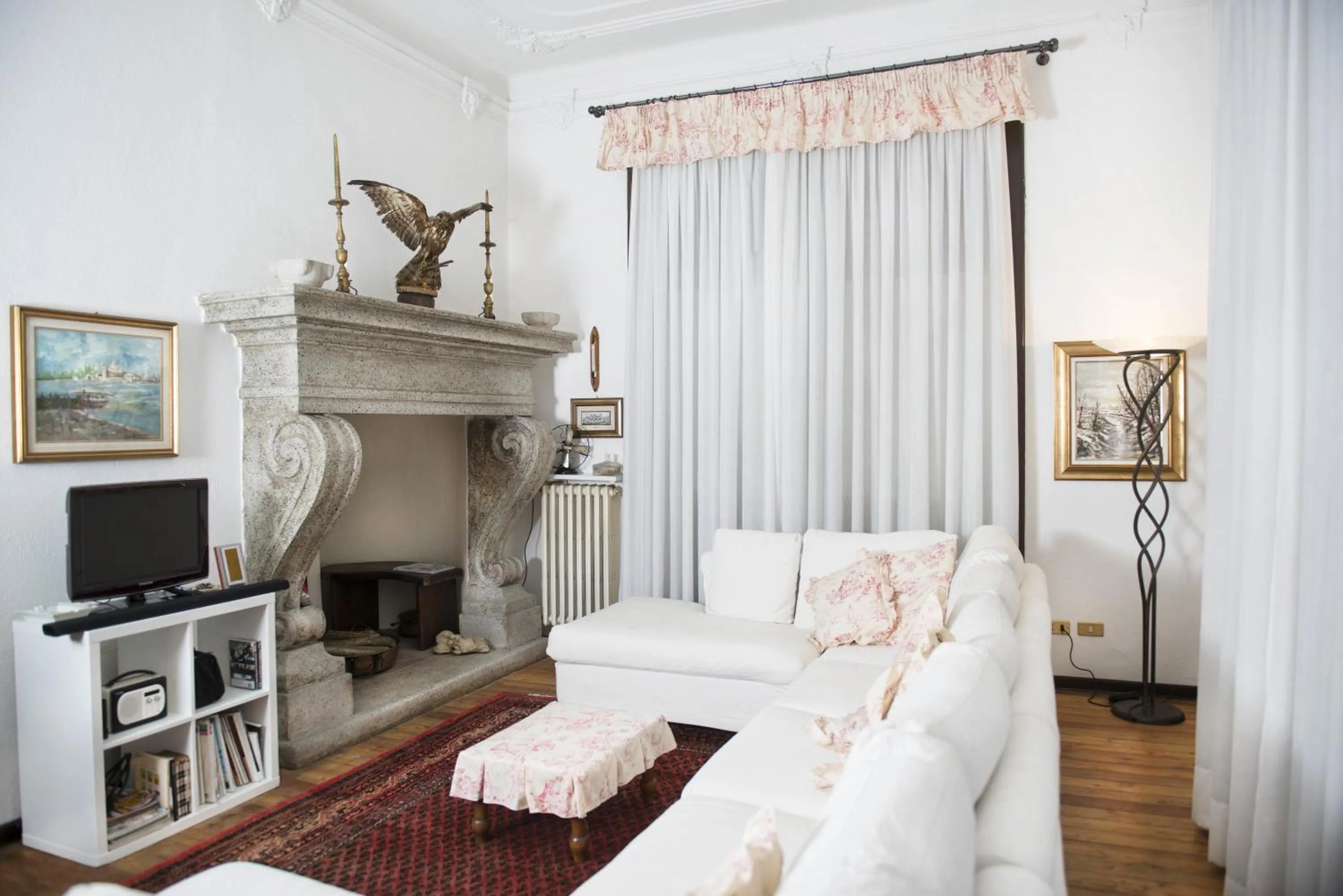 Lounge or bar in Villa Pinetina B&B