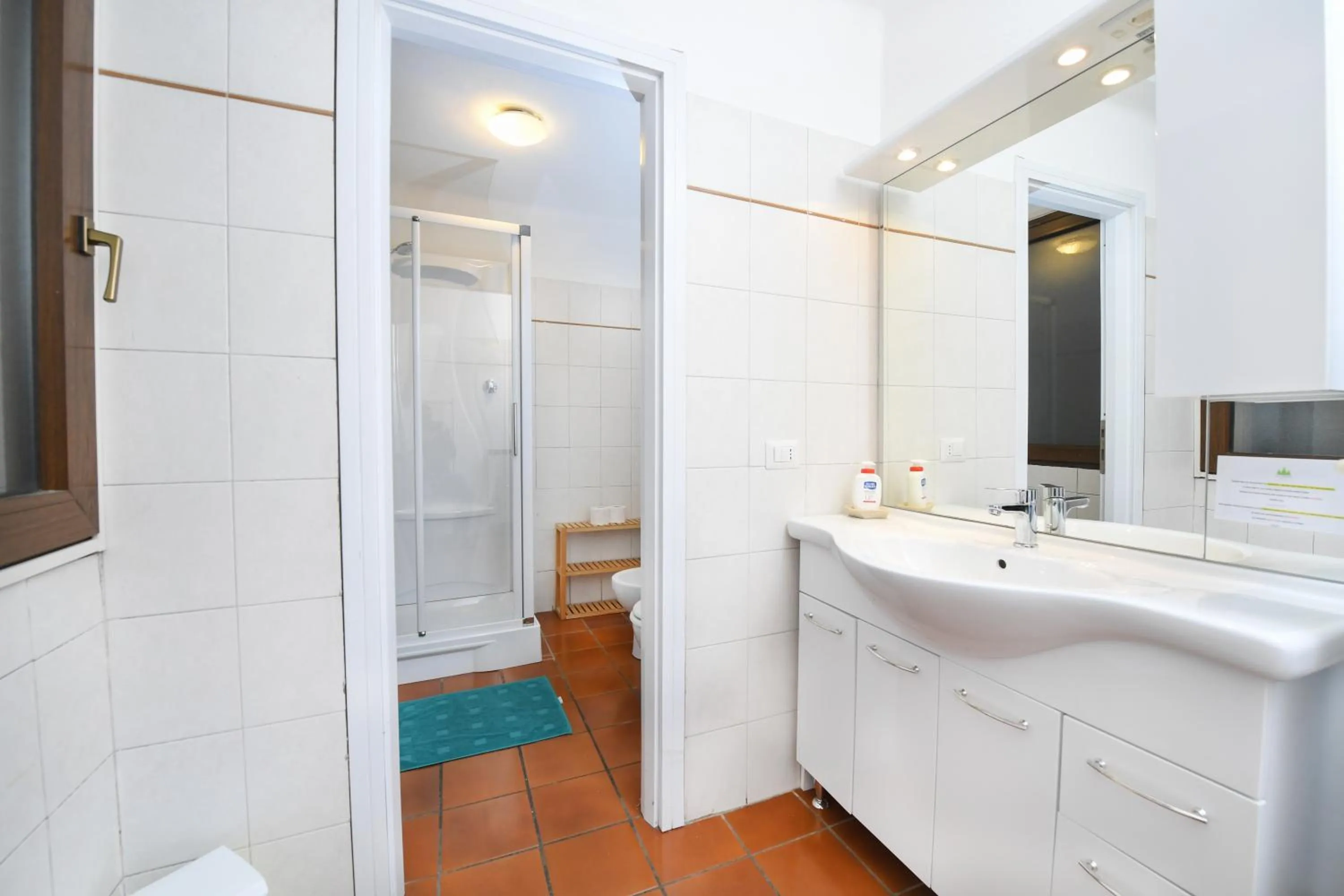 Bathroom in Villa Pinetina B&B