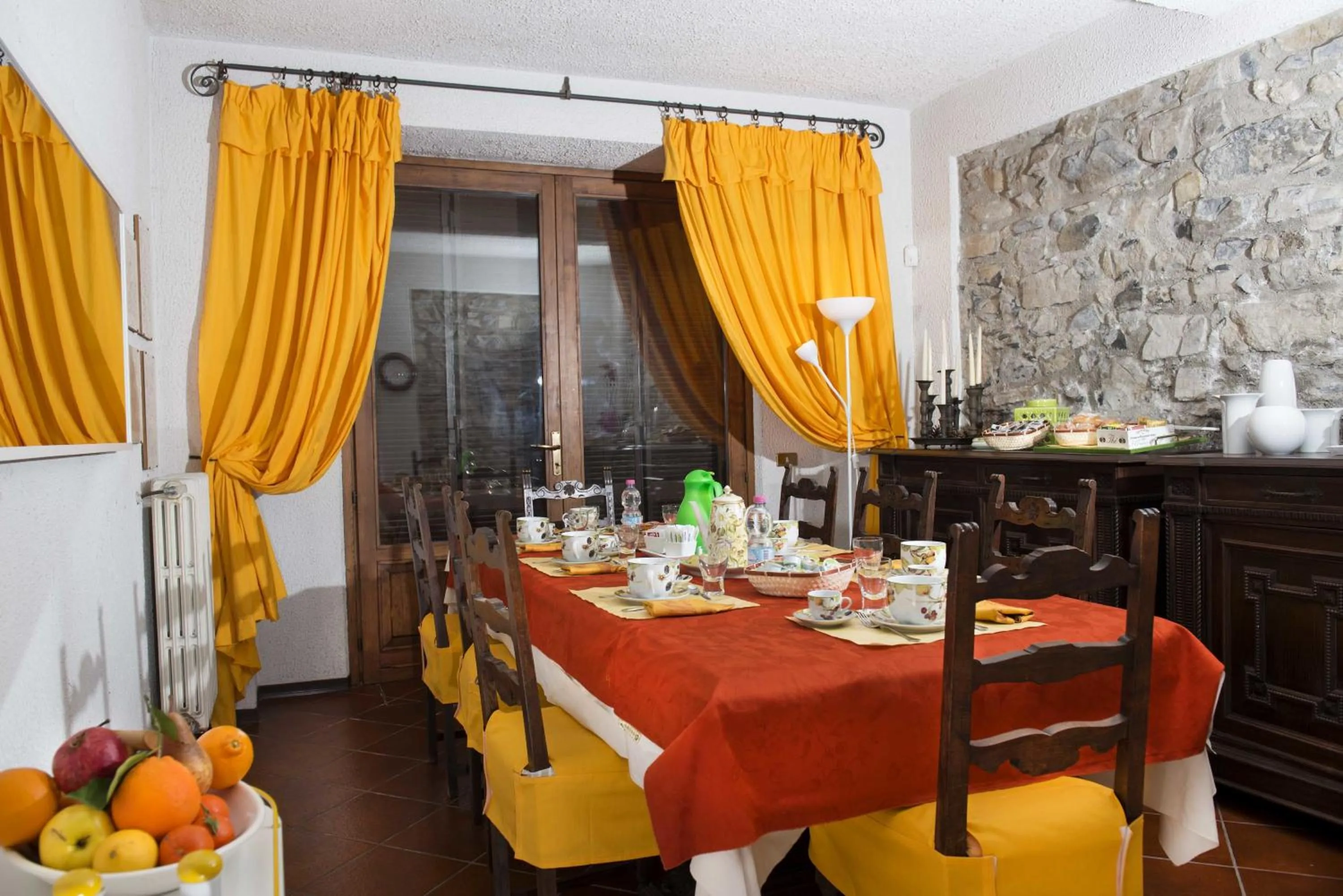 Italian breakfast in Villa Pinetina B&B