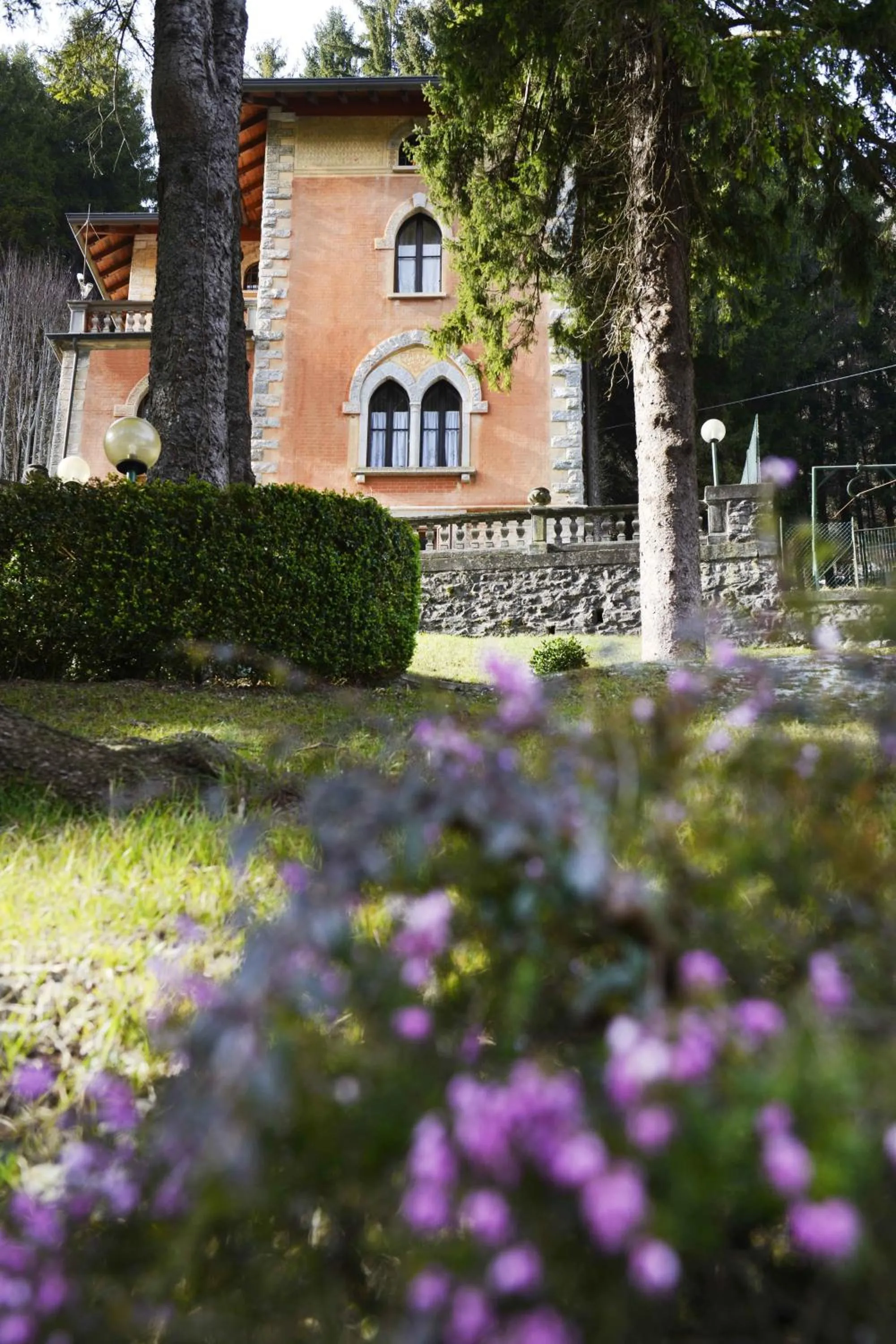 Facade/entrance in Villa Pinetina B&B