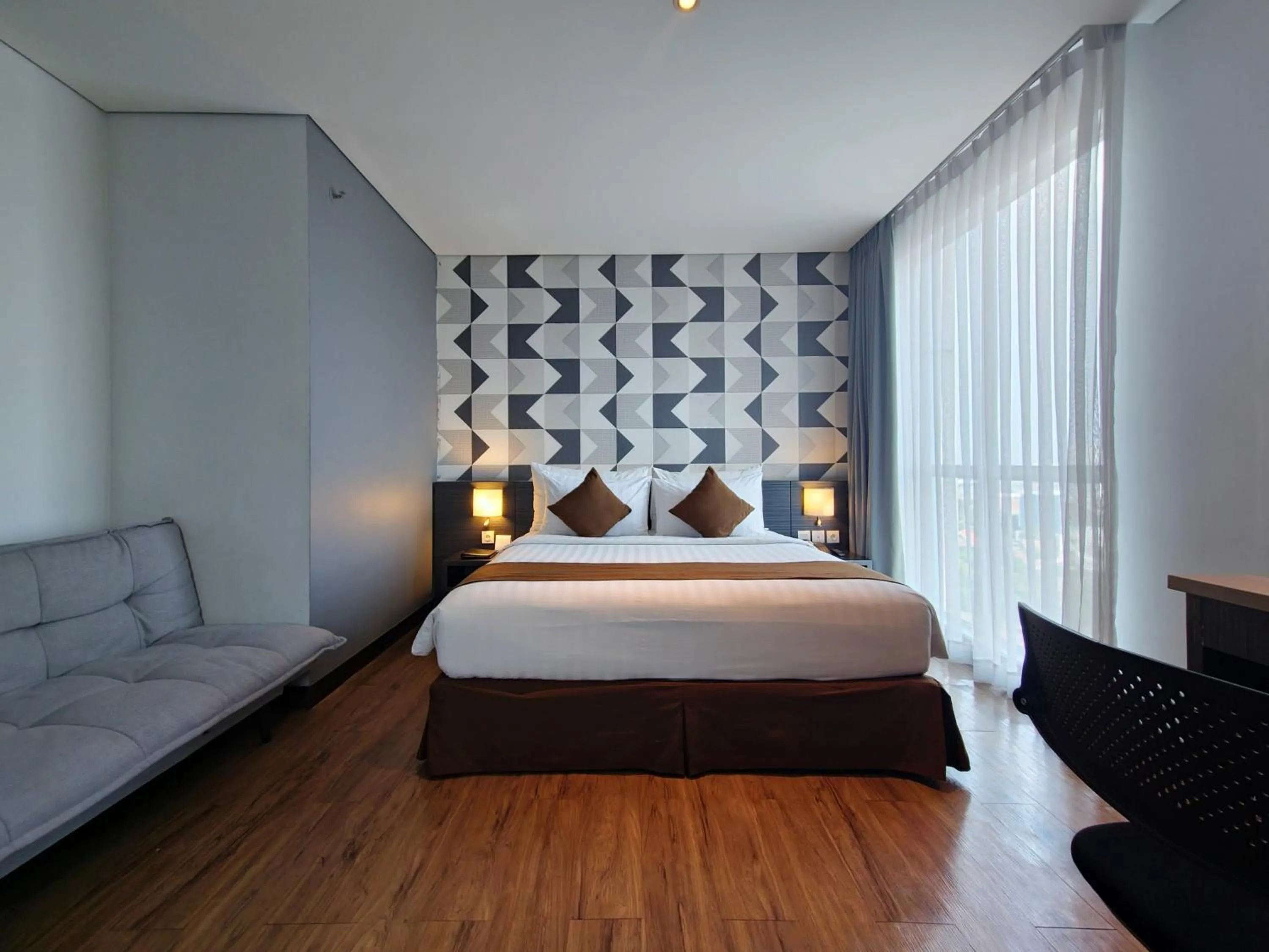 Bed in Luminor Hotel Jemursari By WH with The Best Breakfast in Town and Located Near Surabaya Industrial Estate Rungkut SIER