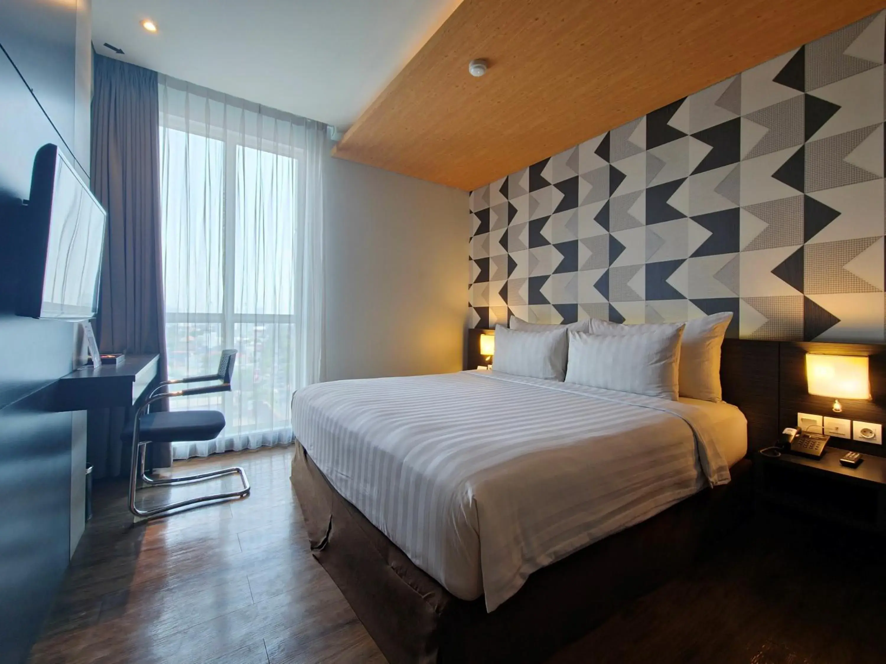 Deluxe Double or Twin Room in Luminor Hotel Jemursari By WH with The Best Breakfast in Town and Located Near Surabaya Industrial Estate Rungkut SIER Deluxe Double or Twin Room in Luminor Hotel Jemursari By WH with The Best Breakfast in Town and Located Near Surabaya Industrial Estate Rungkut SIER