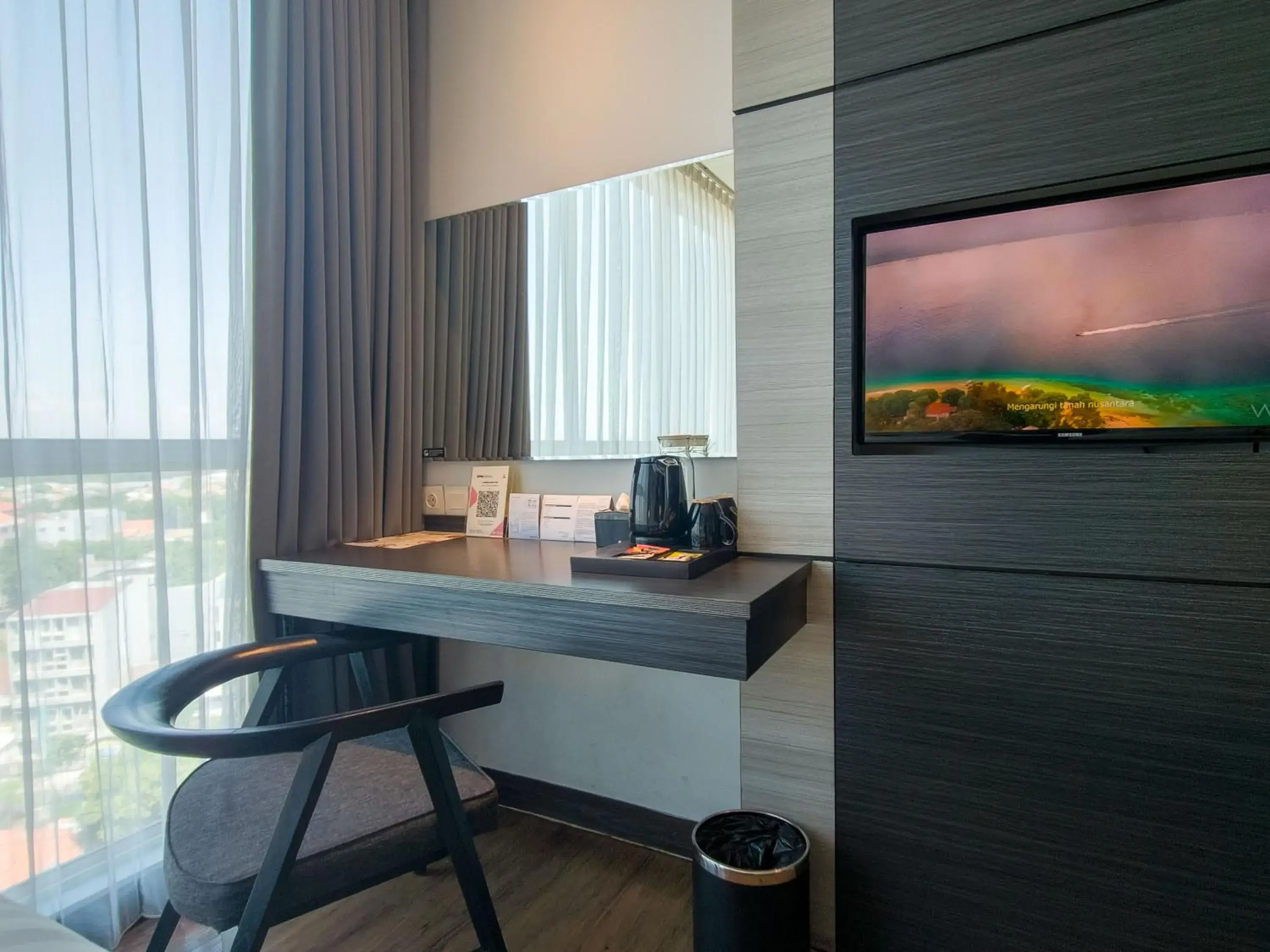 Bedroom in Luminor Hotel Jemursari By WH with The Best Breakfast in Town and Located Near Surabaya Industrial Estate Rungkut SIER Bedroom in Luminor Hotel Jemursari By WH with The Best Breakfast in Town and Located Near Surabaya Industrial Estate Rungkut SIER