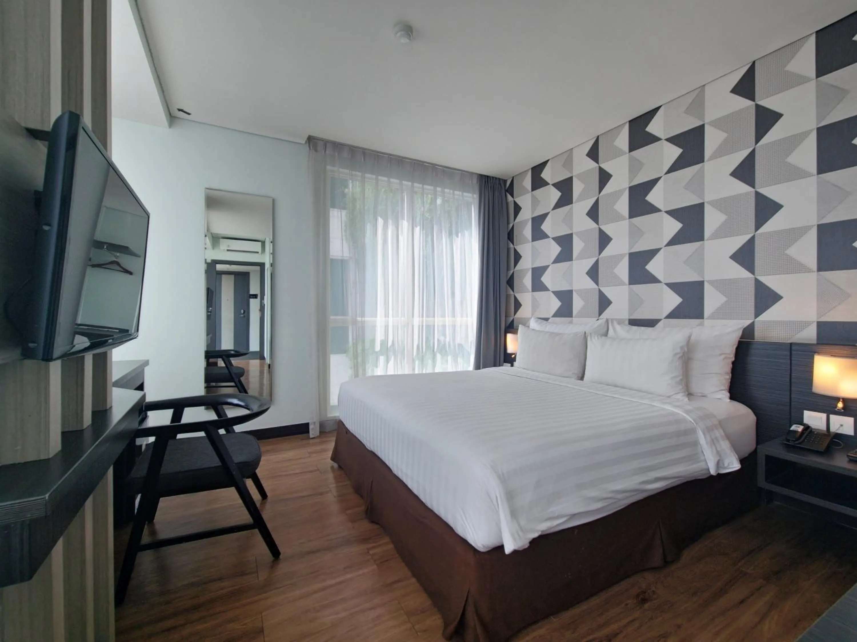 Bed in Luminor Hotel Jemursari By WH with The Best Breakfast in Town and Located Near Surabaya Industrial Estate Rungkut SIER