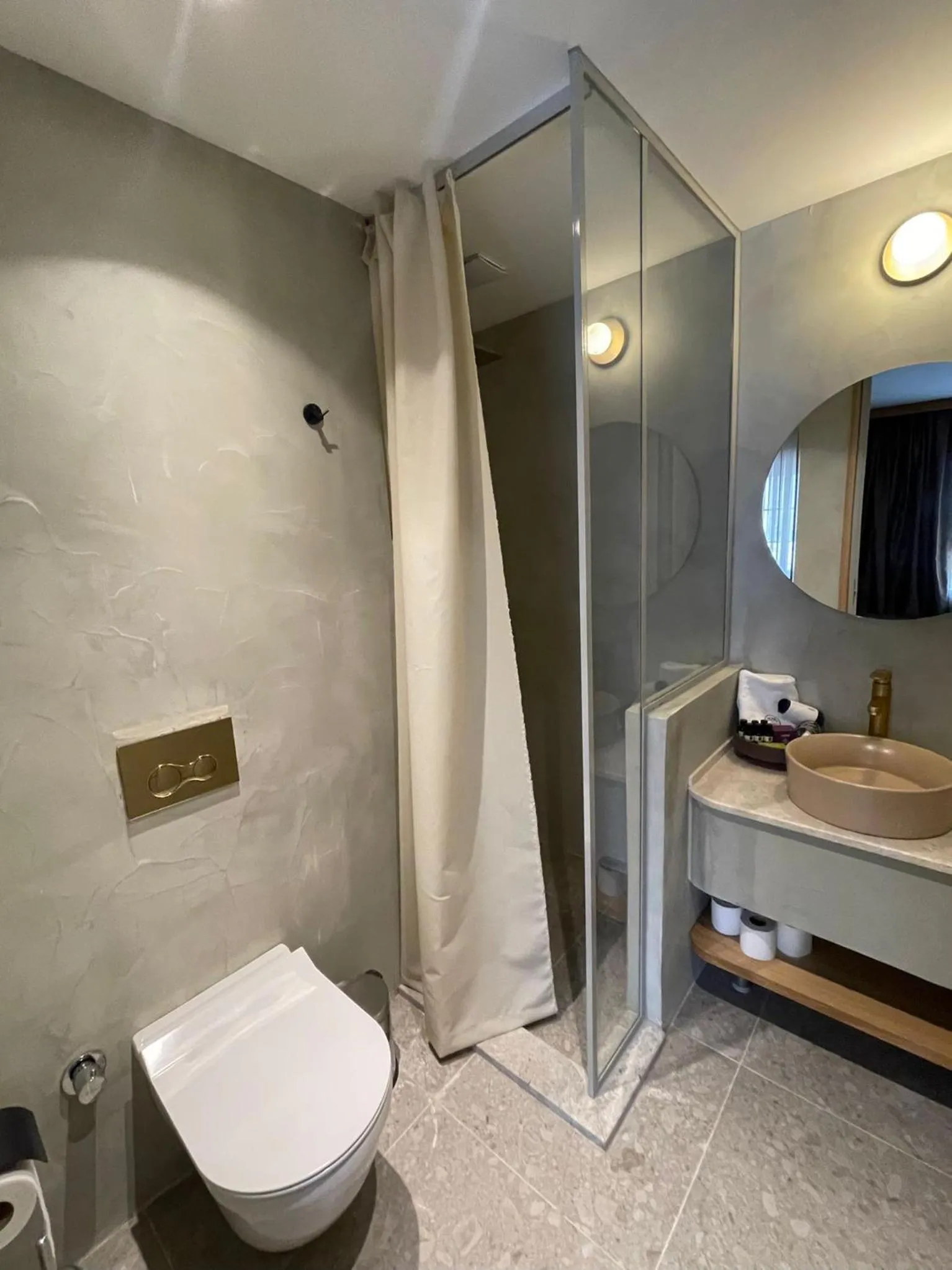 Shower in Monk Alaçatı