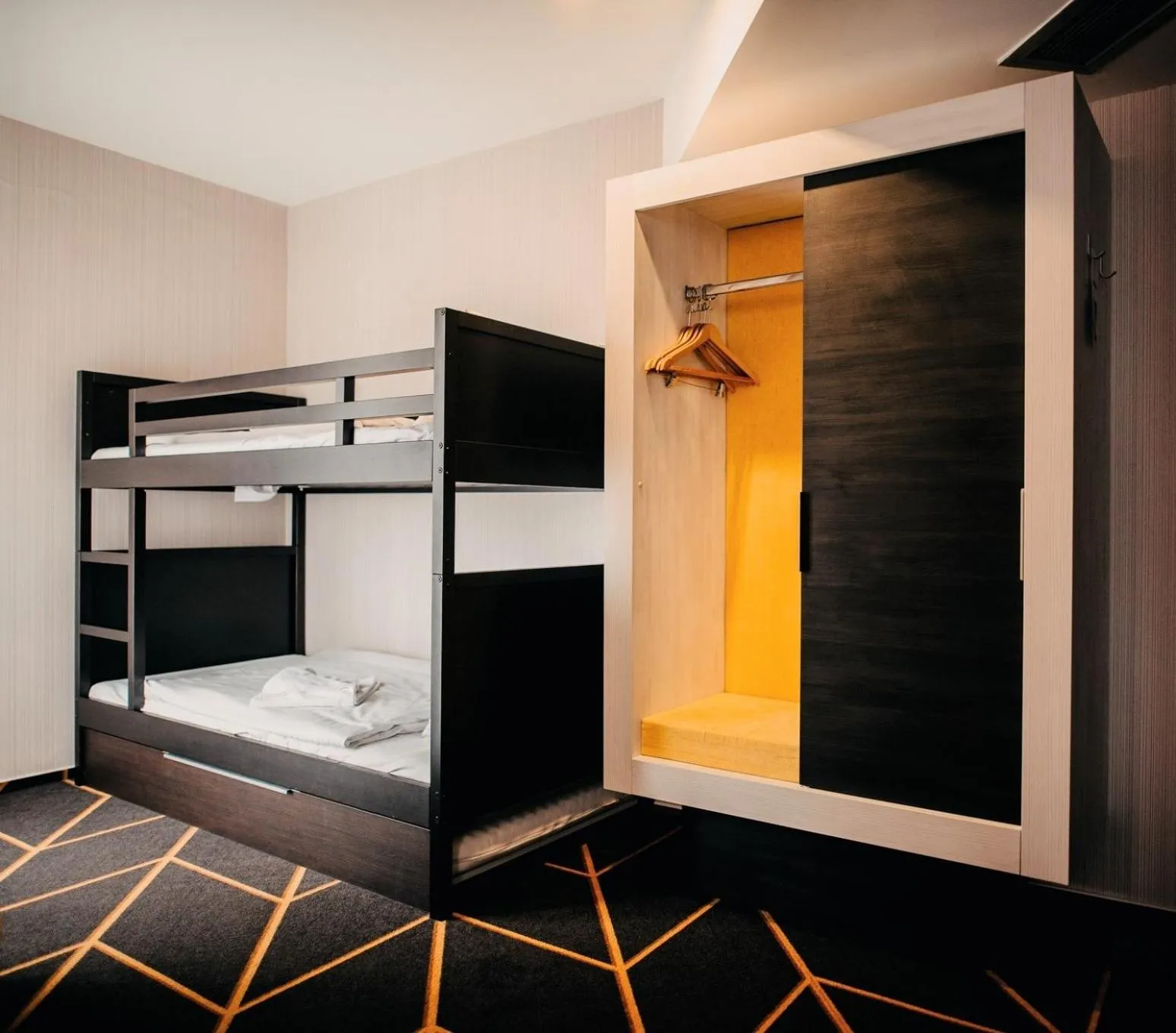 bunk bed, Bed in Science Hotel