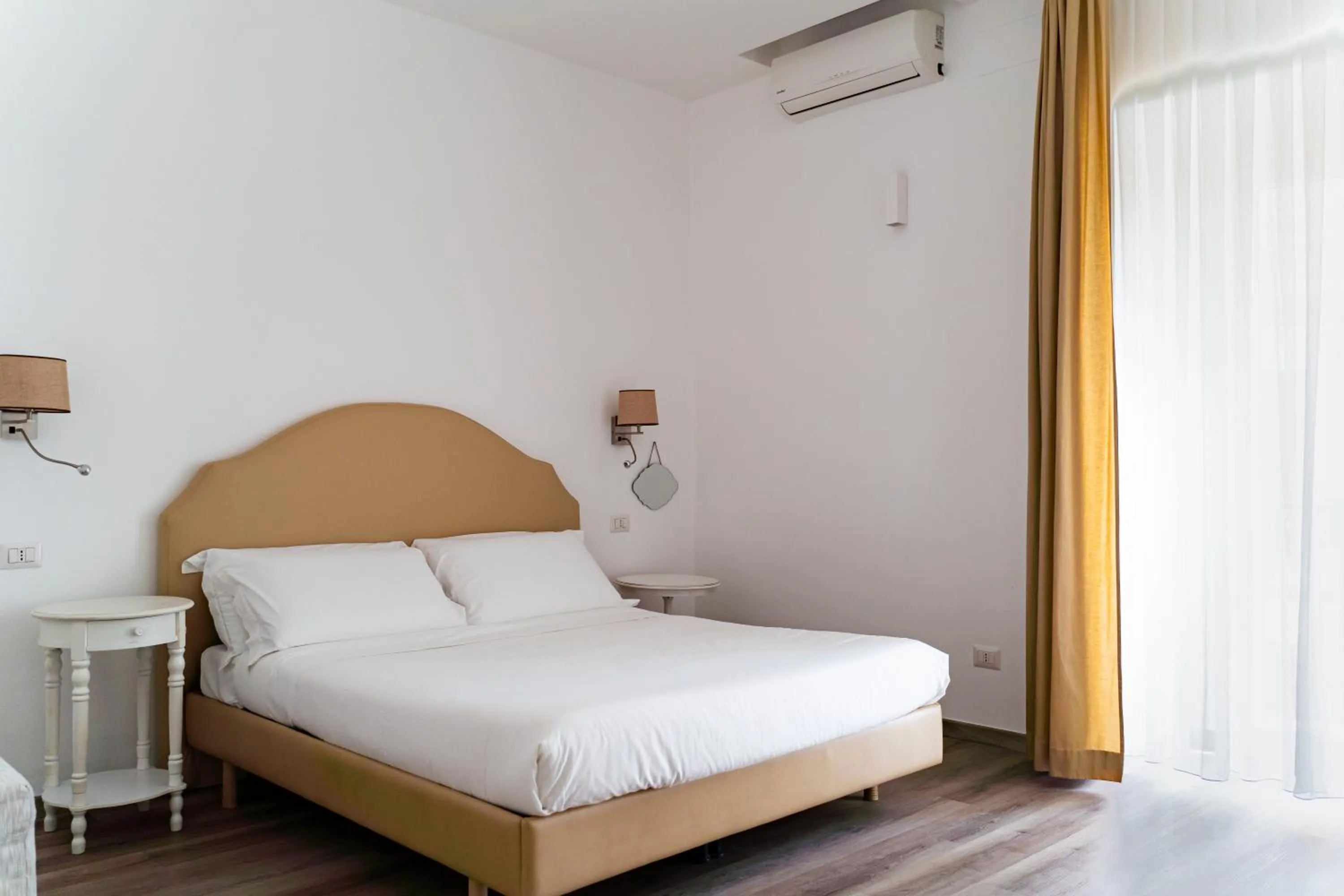 Photo of the whole room, Bed in Residence Le Vie del Centro