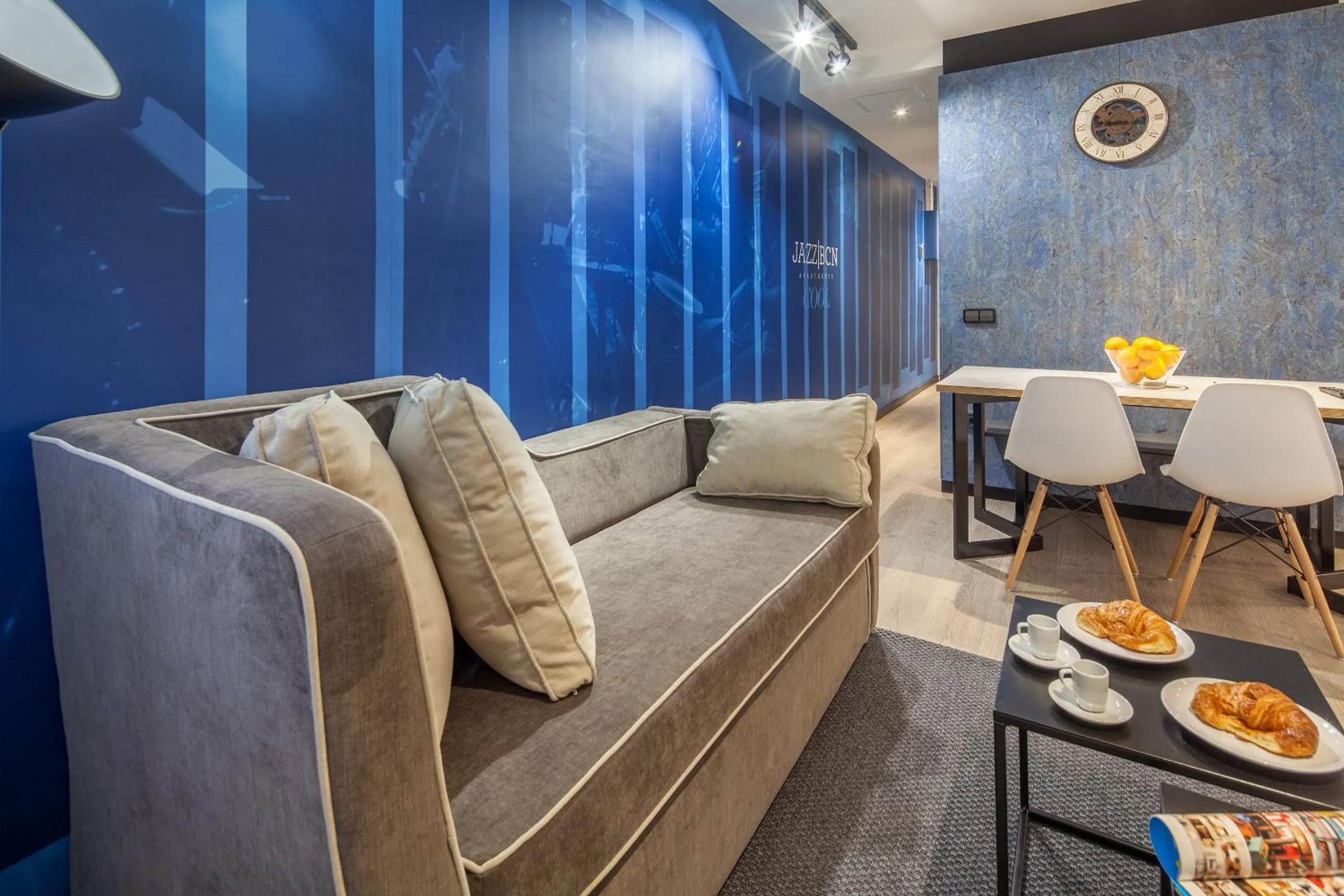 Seating area in Habitat Apartments Cool Jazz