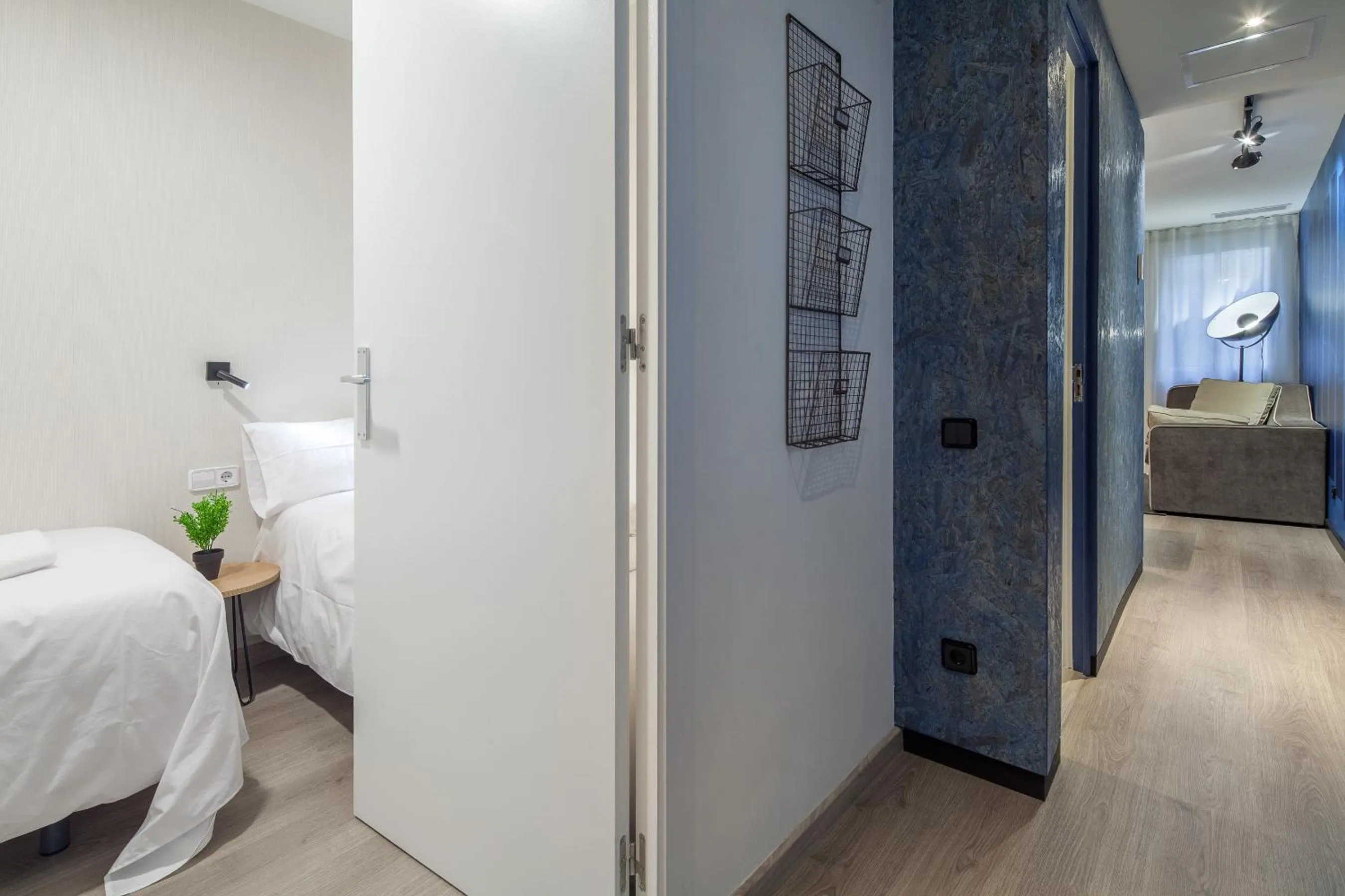 Property building, Bed in Habitat Apartments Cool Jazz