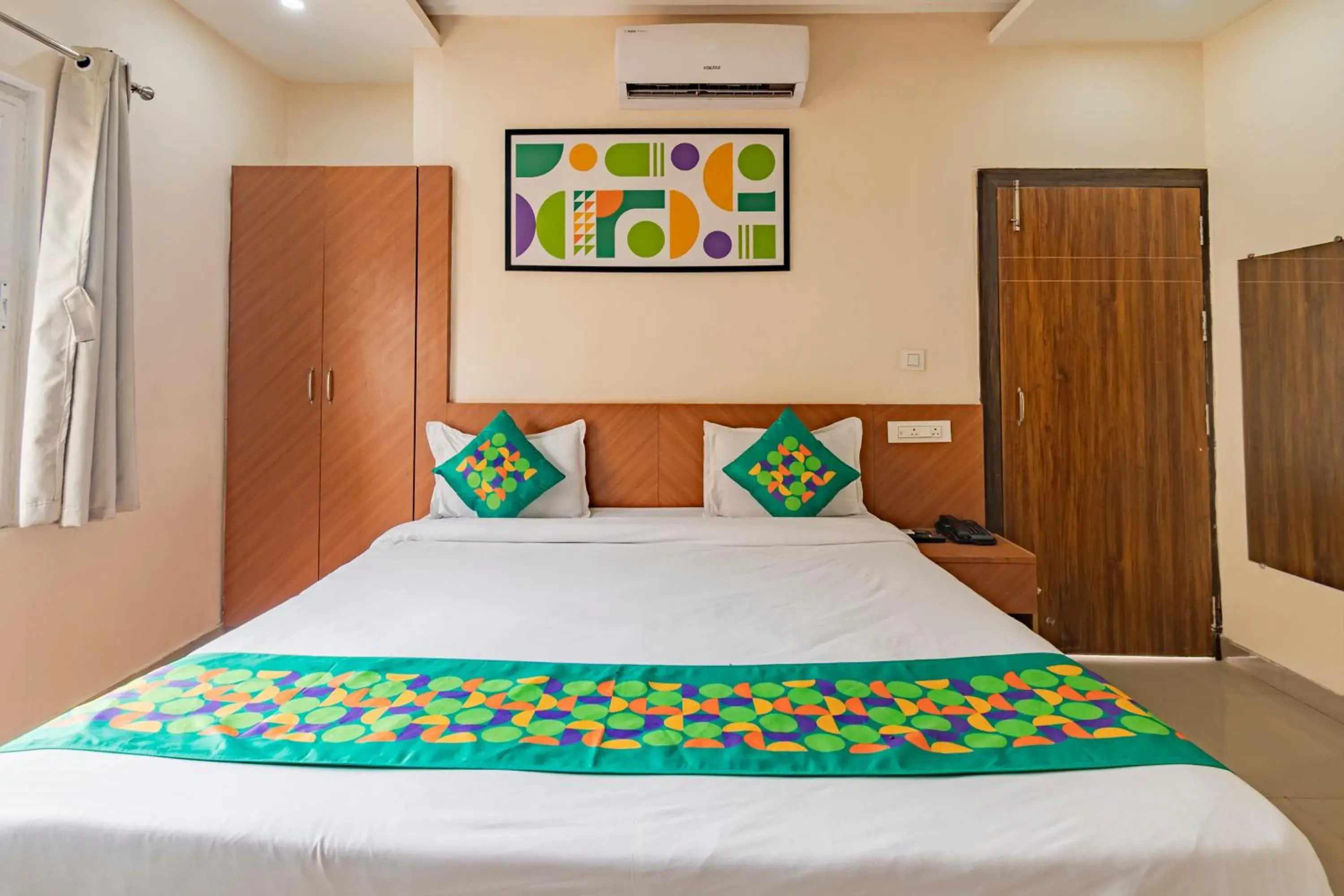 Bedroom, Bed in Treebo Raj Palace Bedroom, Bed in Treebo Raj Palace