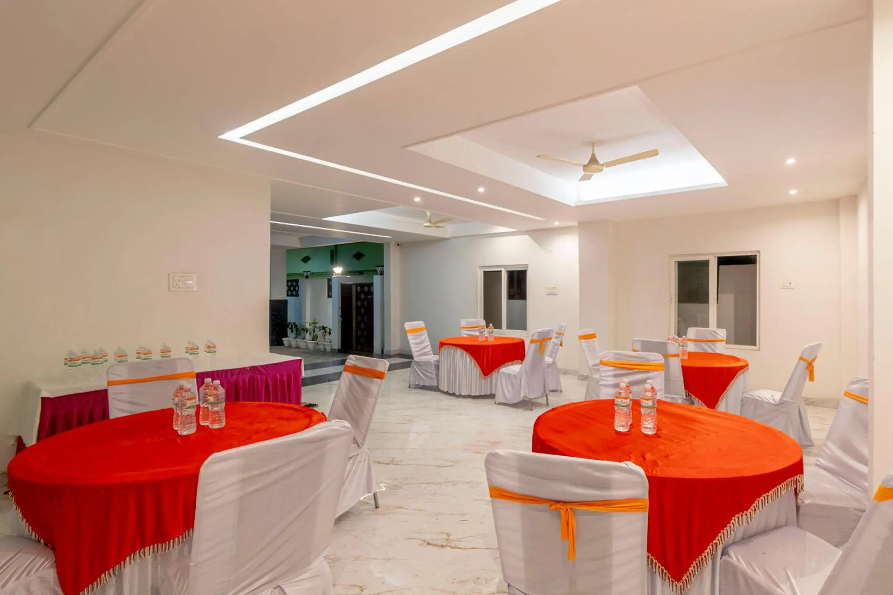 Restaurant/places to eat in Treebo Raj Palace Restaurant/places to eat in Treebo Raj Palace