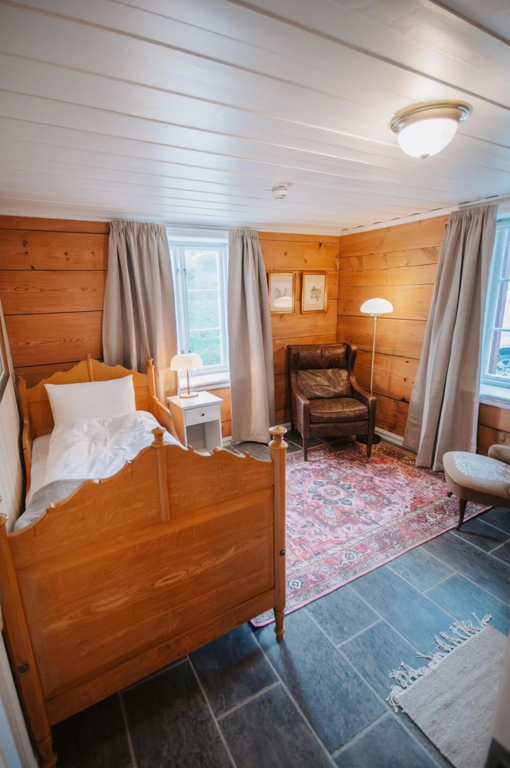 Photo of the whole room, Bed in Helgaker Gård