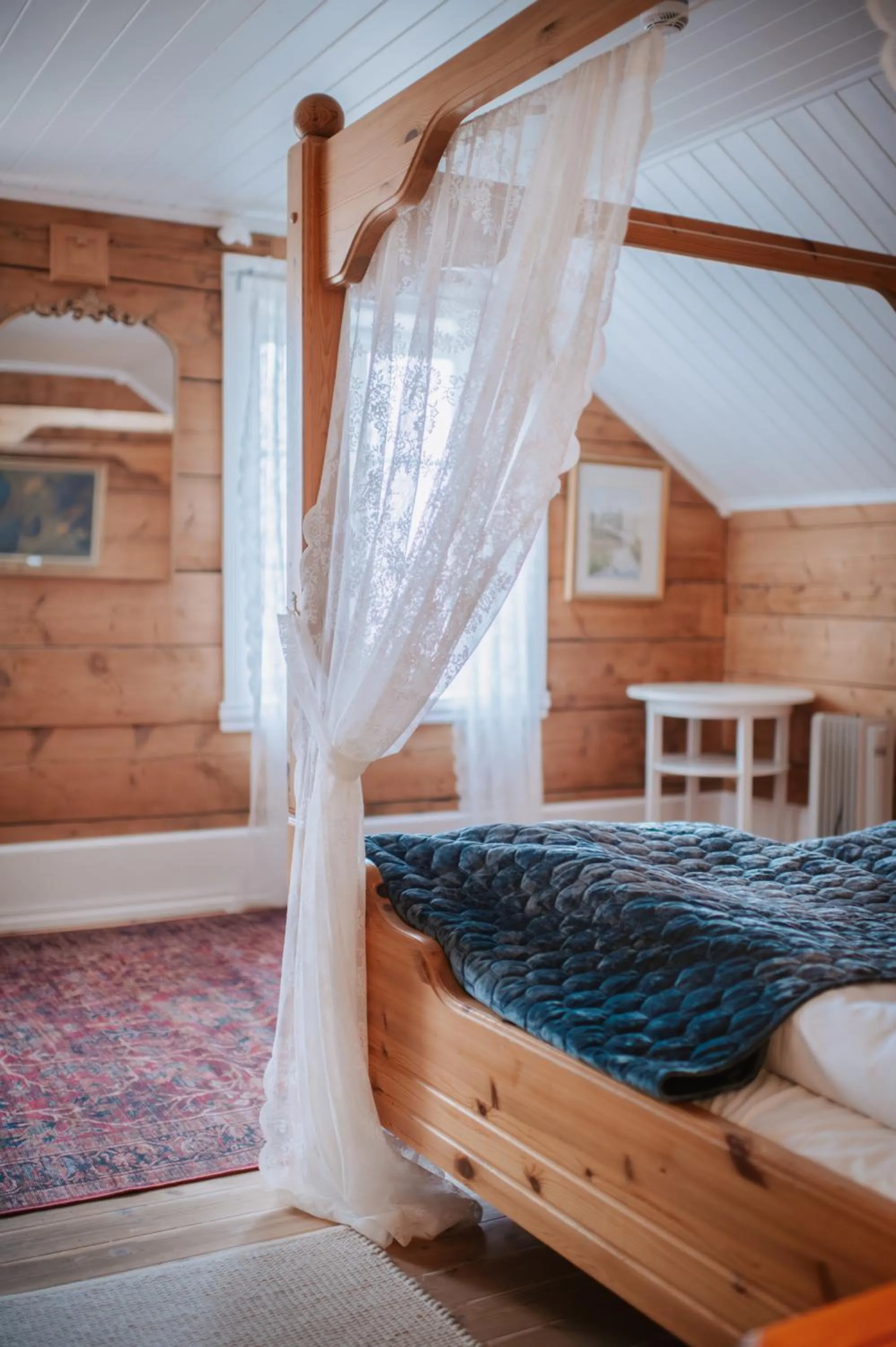 Photo of the whole room, Bed in Helgaker Gård