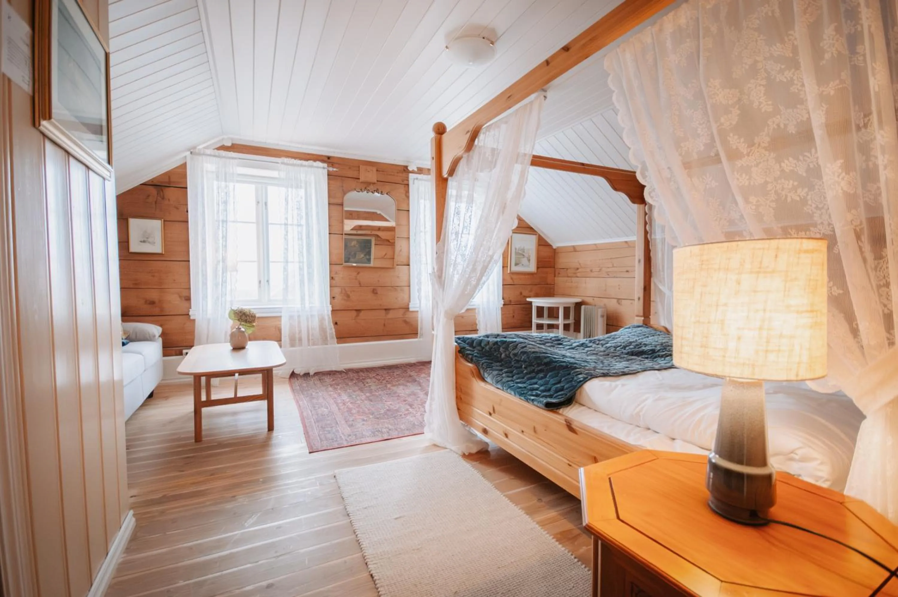 Photo of the whole room, Bed in Helgaker Gård