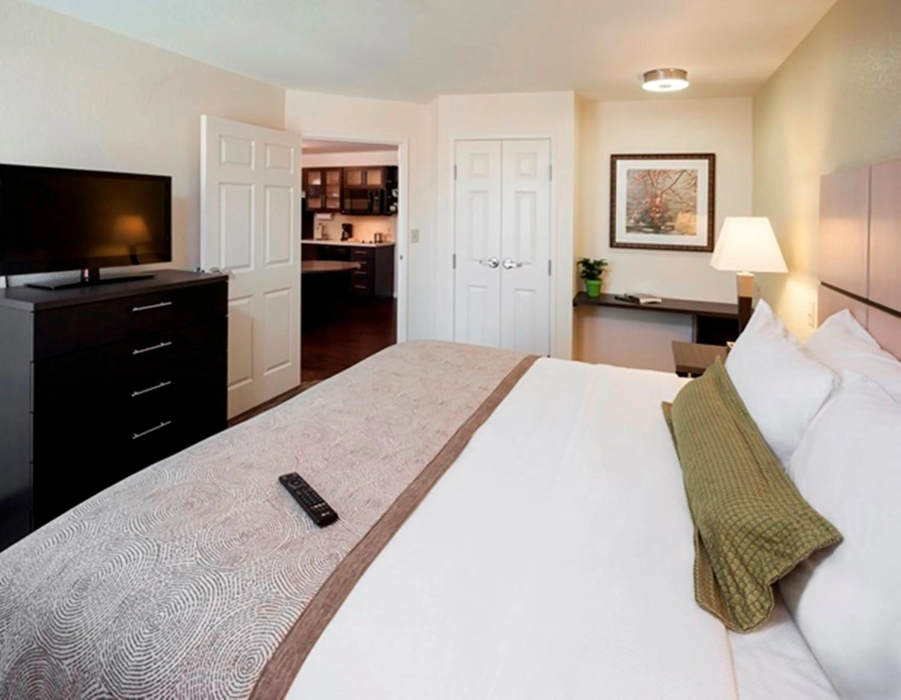 Photo of the whole room, Bed in Candlewood Suites Casper by IHG