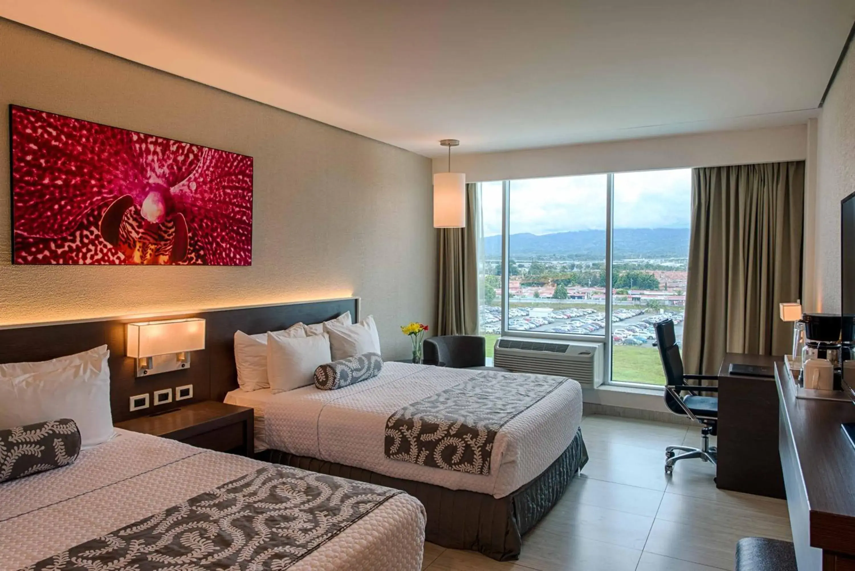 Photo of the whole room, Bed in Crowne Plaza Airport by IHG Photo of the whole room, Bed in Crowne Plaza Airport by IHG