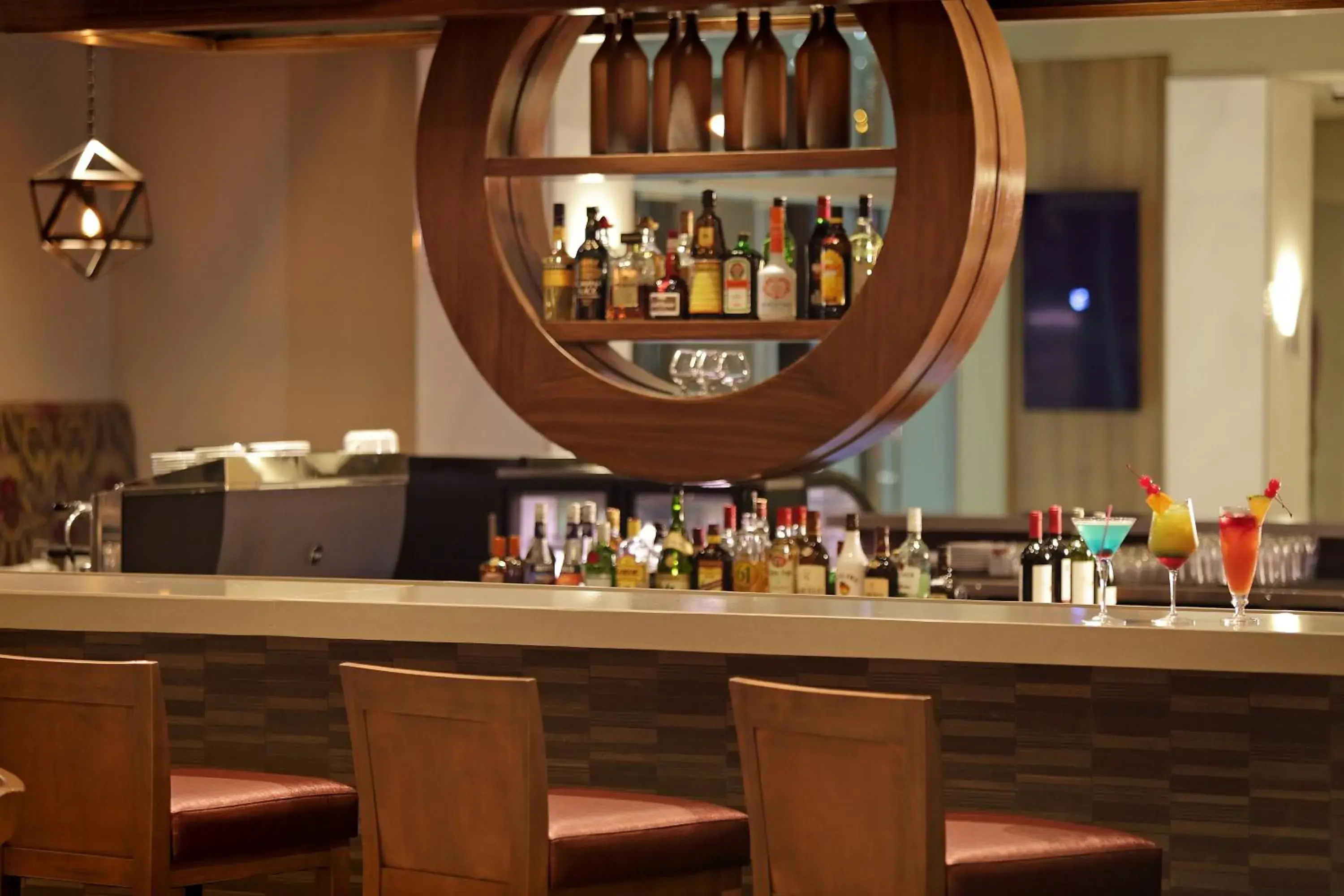 Lounge or bar in Crowne Plaza Airport by IHG Lounge or bar in Crowne Plaza Airport by IHG