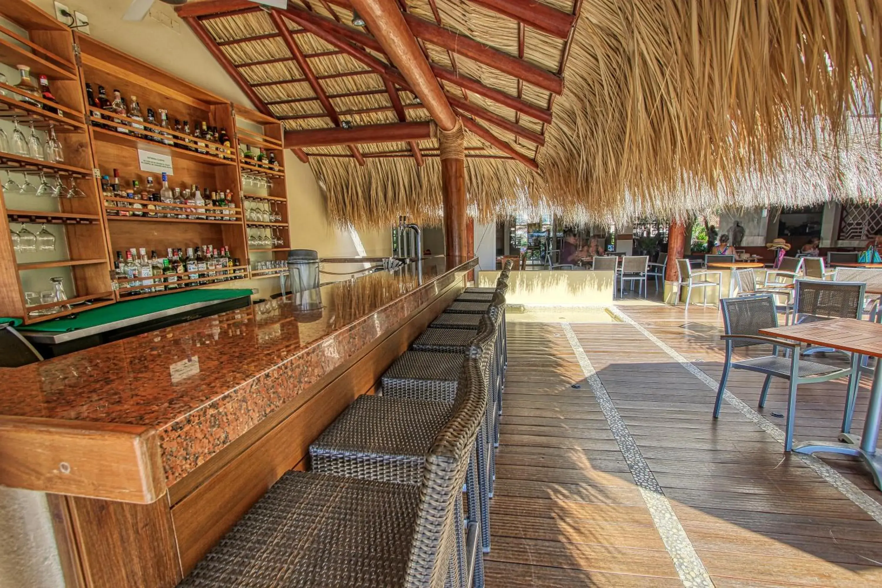 Lounge or bar in Holiday Inn Huatulco by IHG Lounge or bar in Holiday Inn Huatulco by IHG