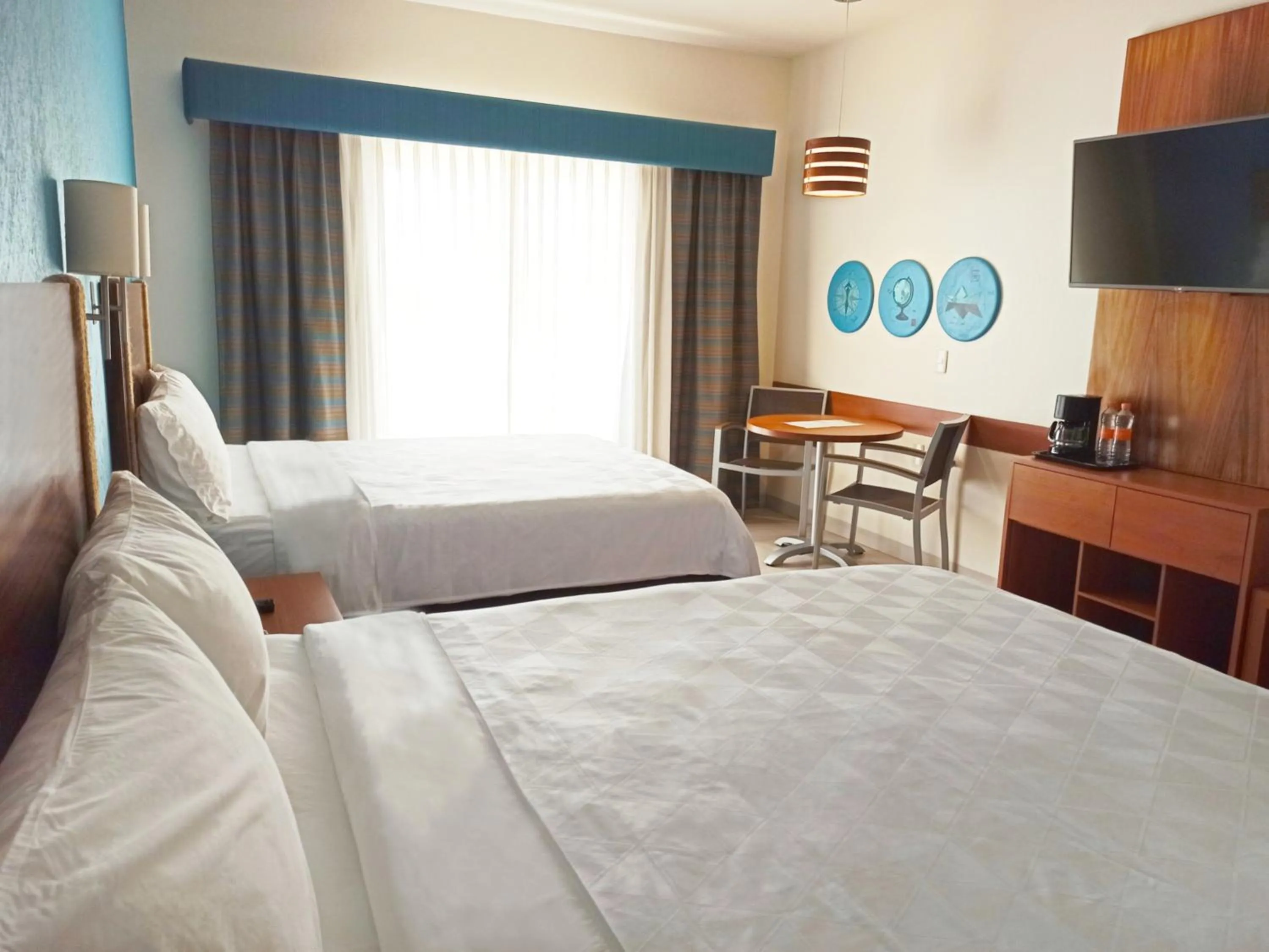 Photo of the whole room, Bed in Holiday Inn Huatulco by IHG