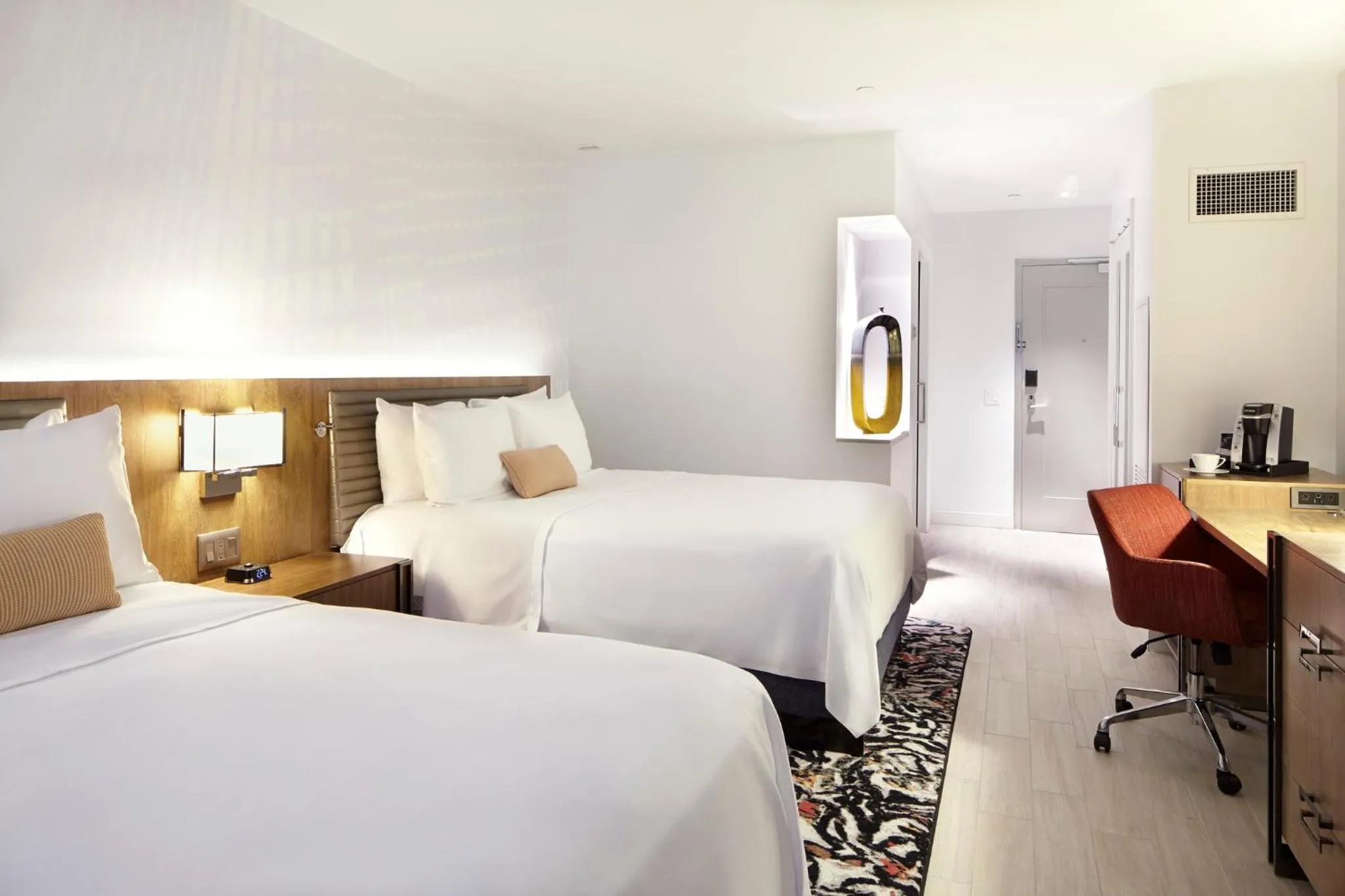 Photo of the whole room, Bed in Hotel Indigo Atlanta Downtown by IHG