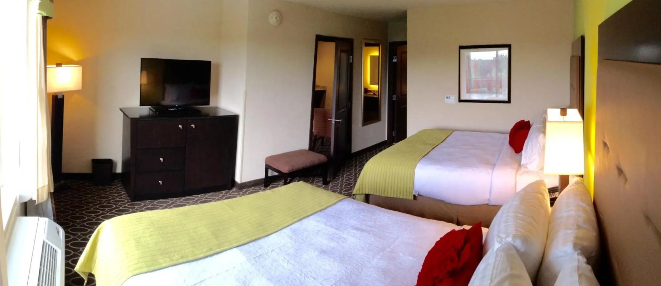 Photo of the whole room, Bed in Holiday Inn Murfreesboro by IHG