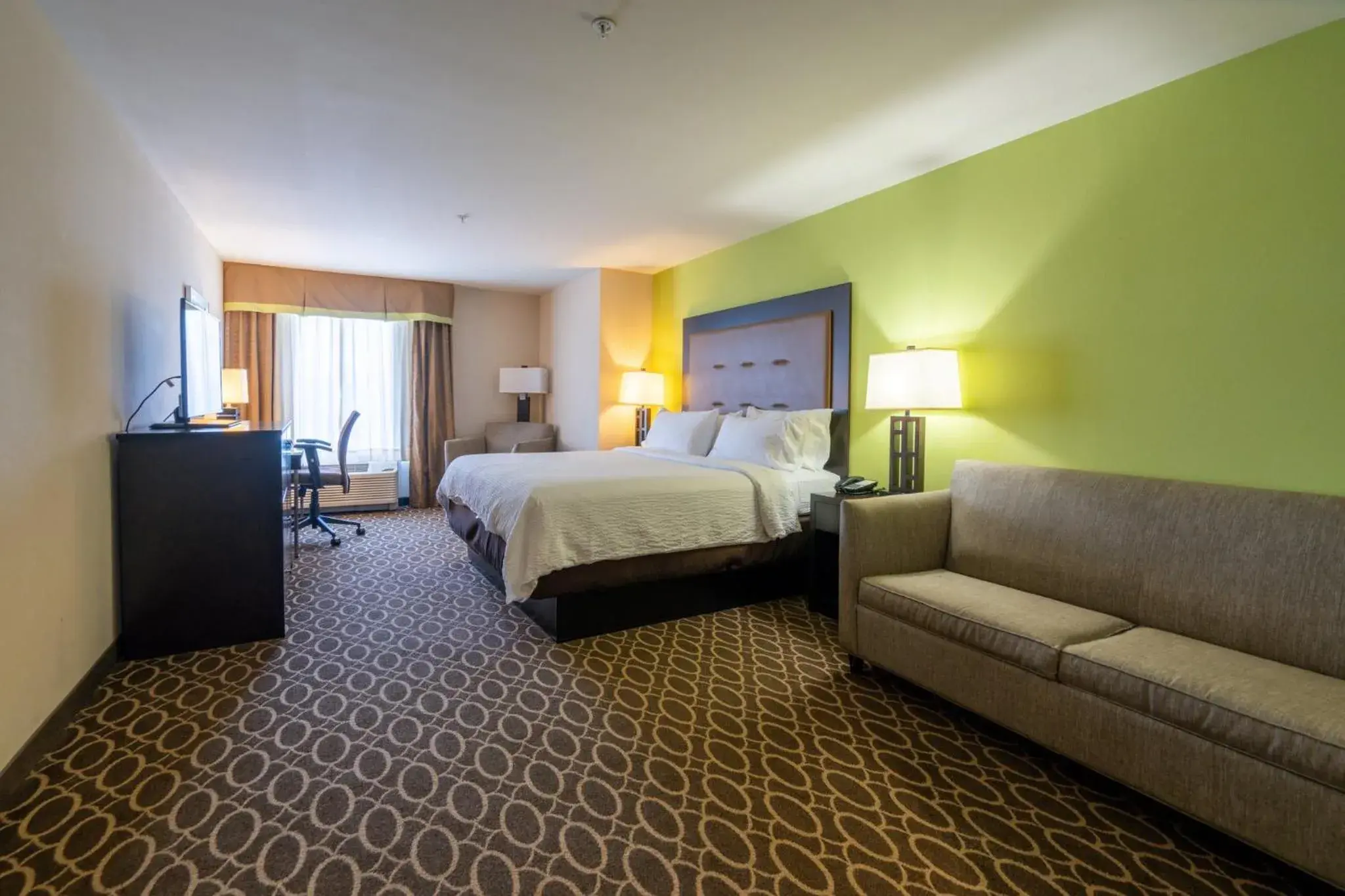 Photo of the whole room, Bed in Holiday Inn Murfreesboro by IHG Photo of the whole room, Bed in Holiday Inn Murfreesboro by IHG