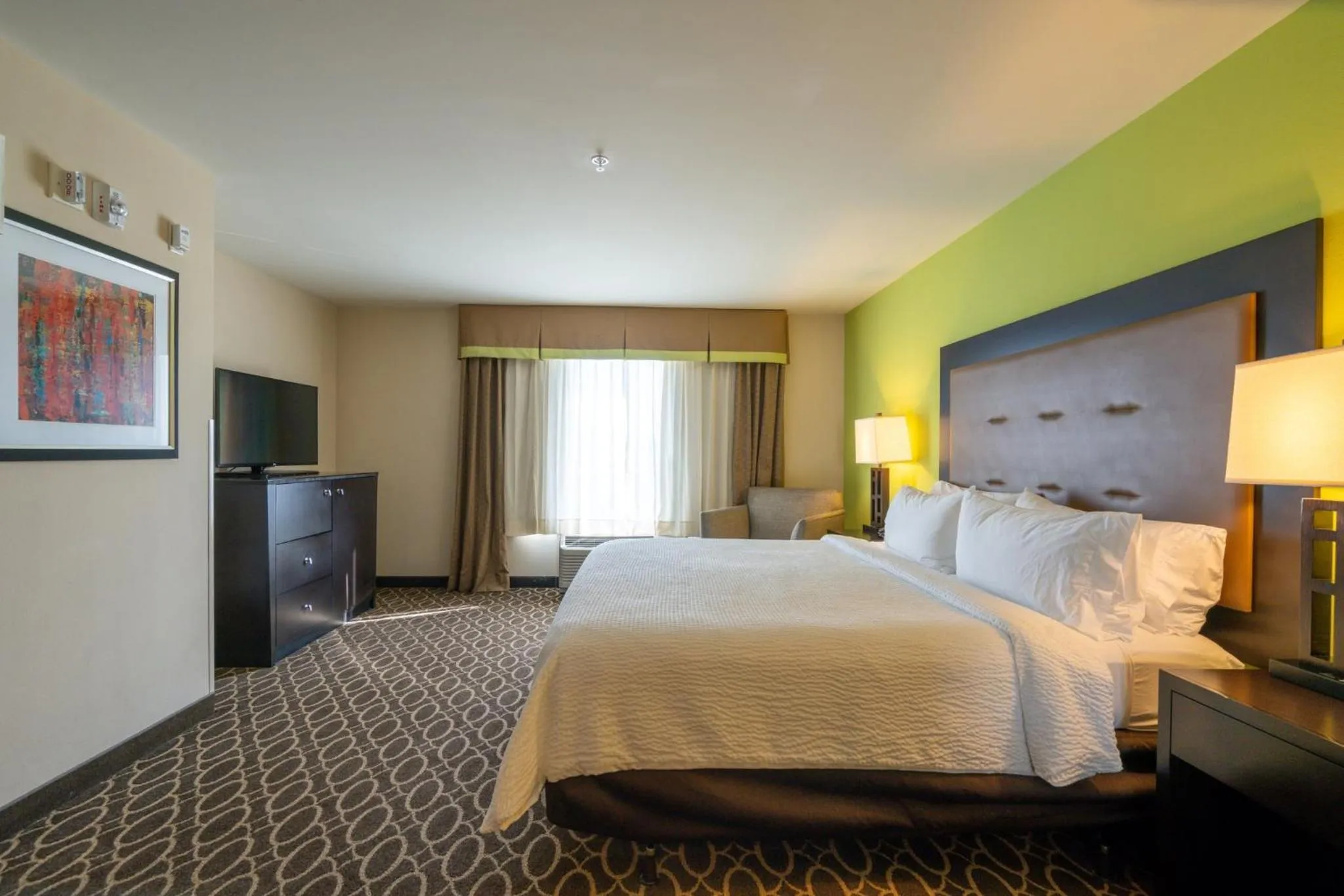 Photo of the whole room, Bed in Holiday Inn Murfreesboro by IHG