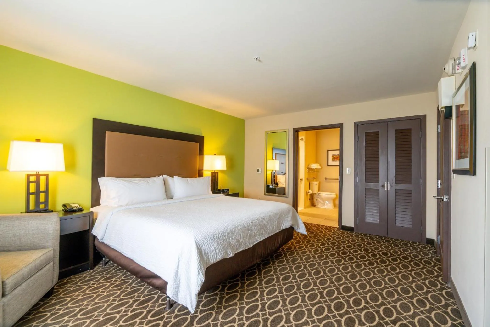 Photo of the whole room, Bed in Holiday Inn Murfreesboro by IHG