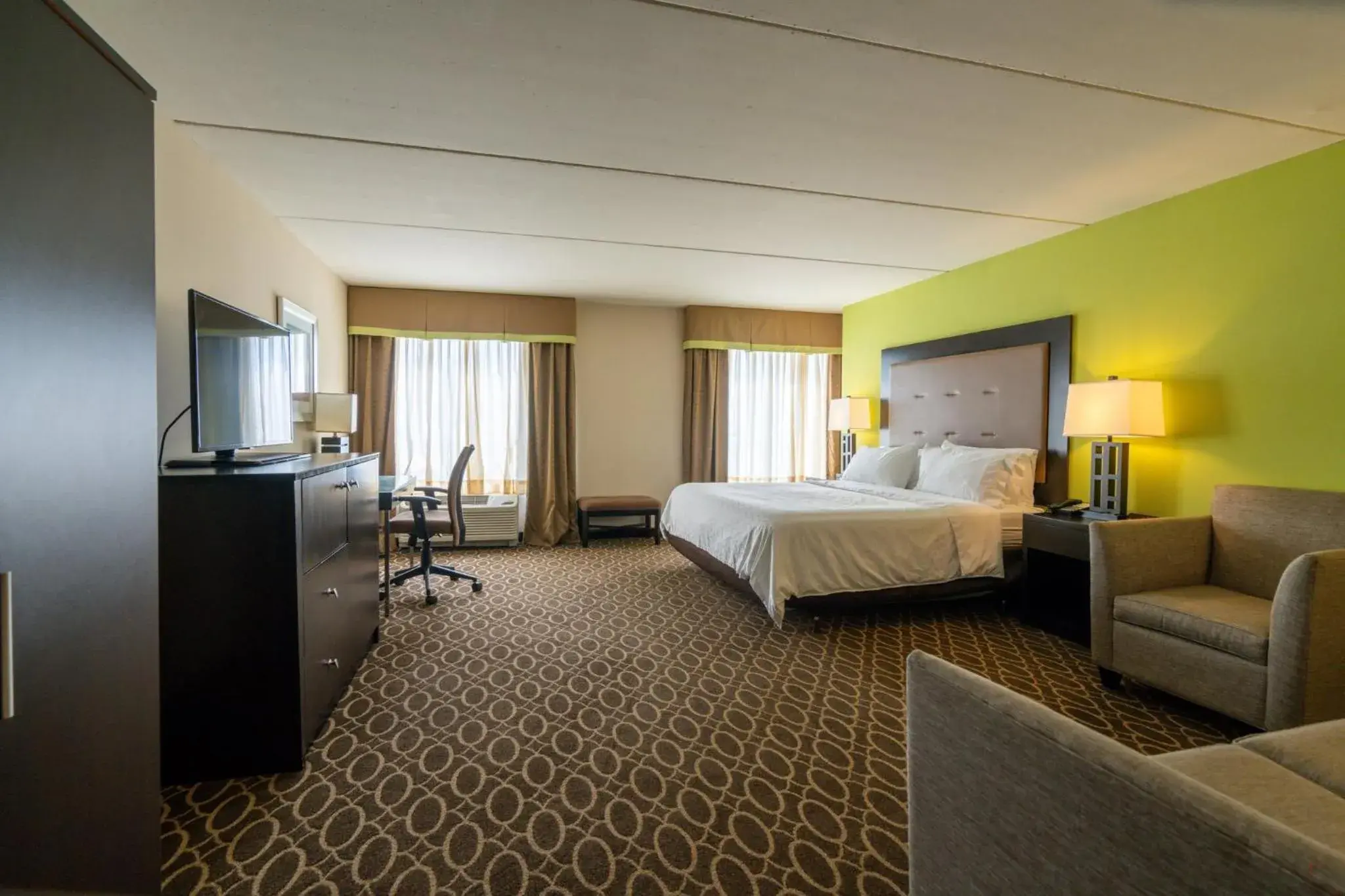Photo of the whole room, Bed in Holiday Inn Murfreesboro by IHG Photo of the whole room, Bed in Holiday Inn Murfreesboro by IHG