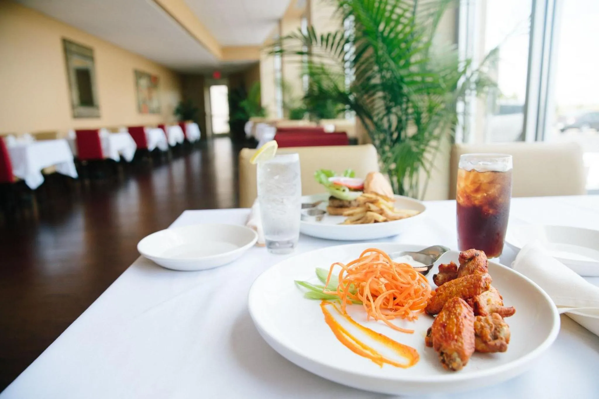 Restaurant/places to eat in Holiday Inn Murfreesboro by IHG