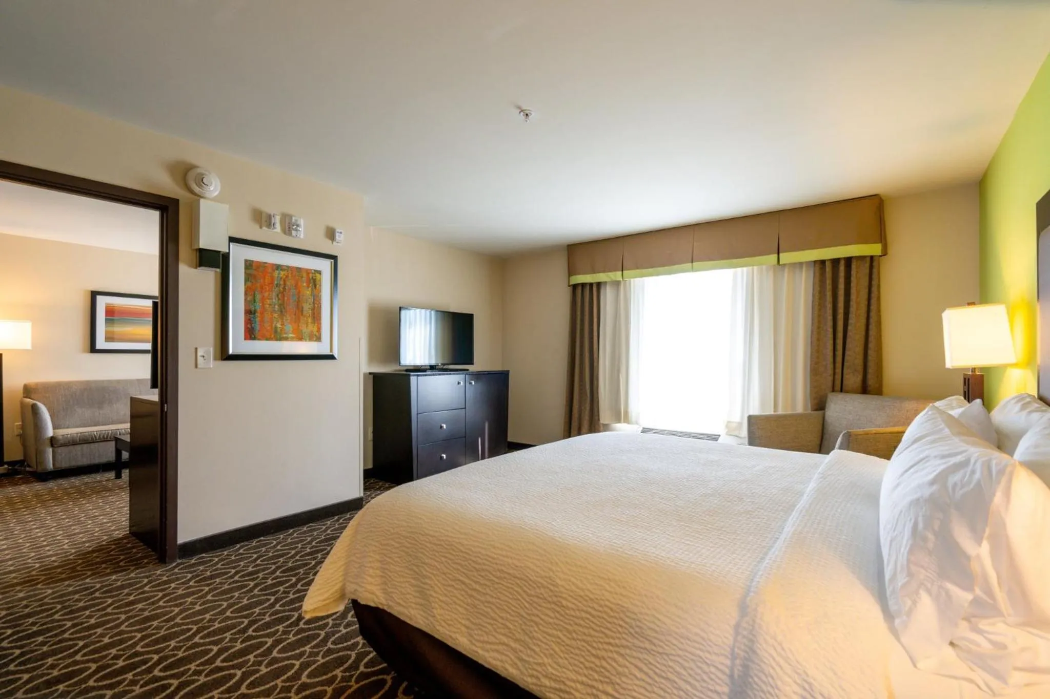 Photo of the whole room, Bed in Holiday Inn Murfreesboro by IHG
